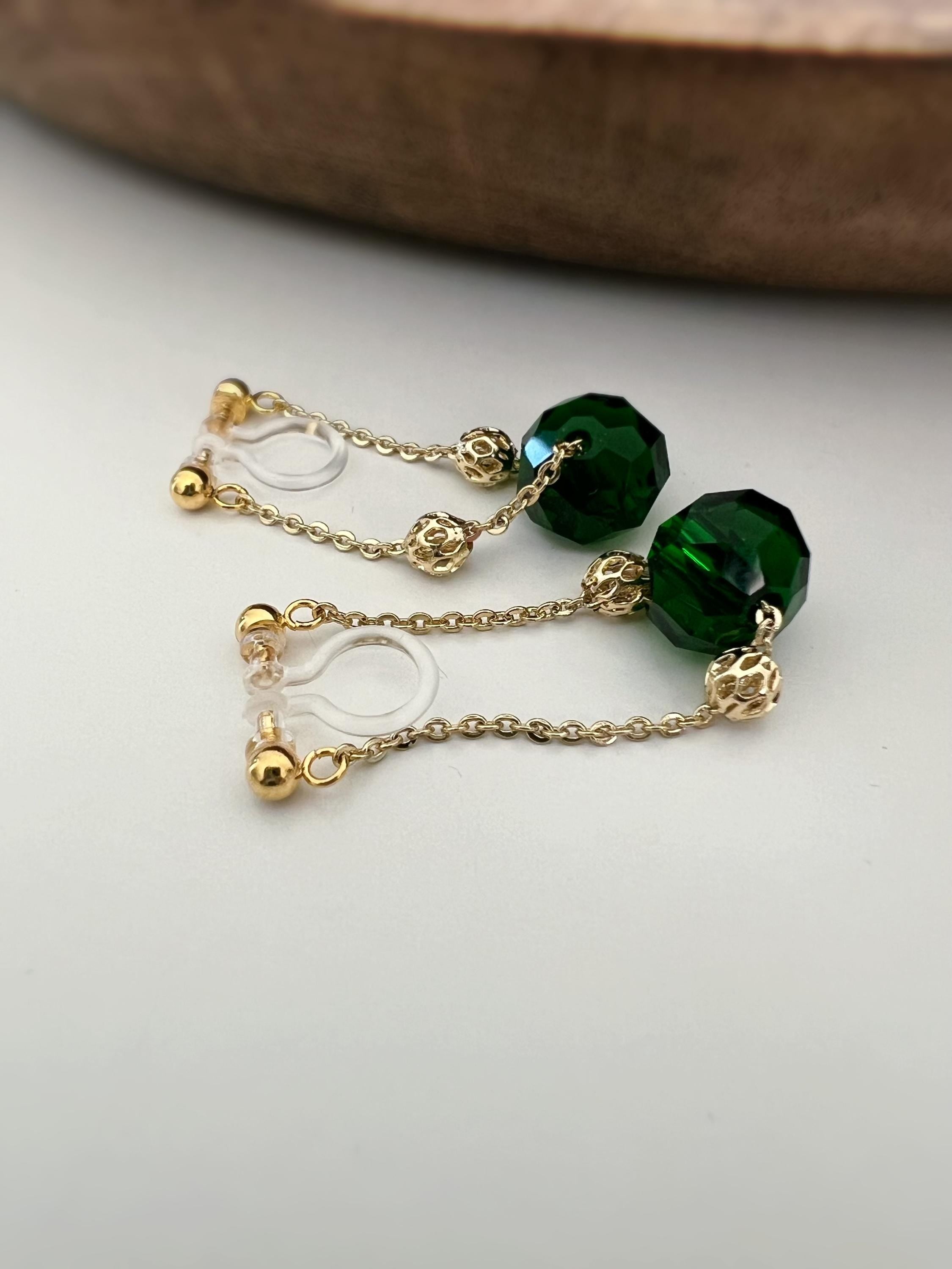 Boucles d'oreilles CLIPS INVISIBLE Chaîne plaqué d'Or Perle facette verte mini perle or creuses sculptées Clips d'oreilles non percées