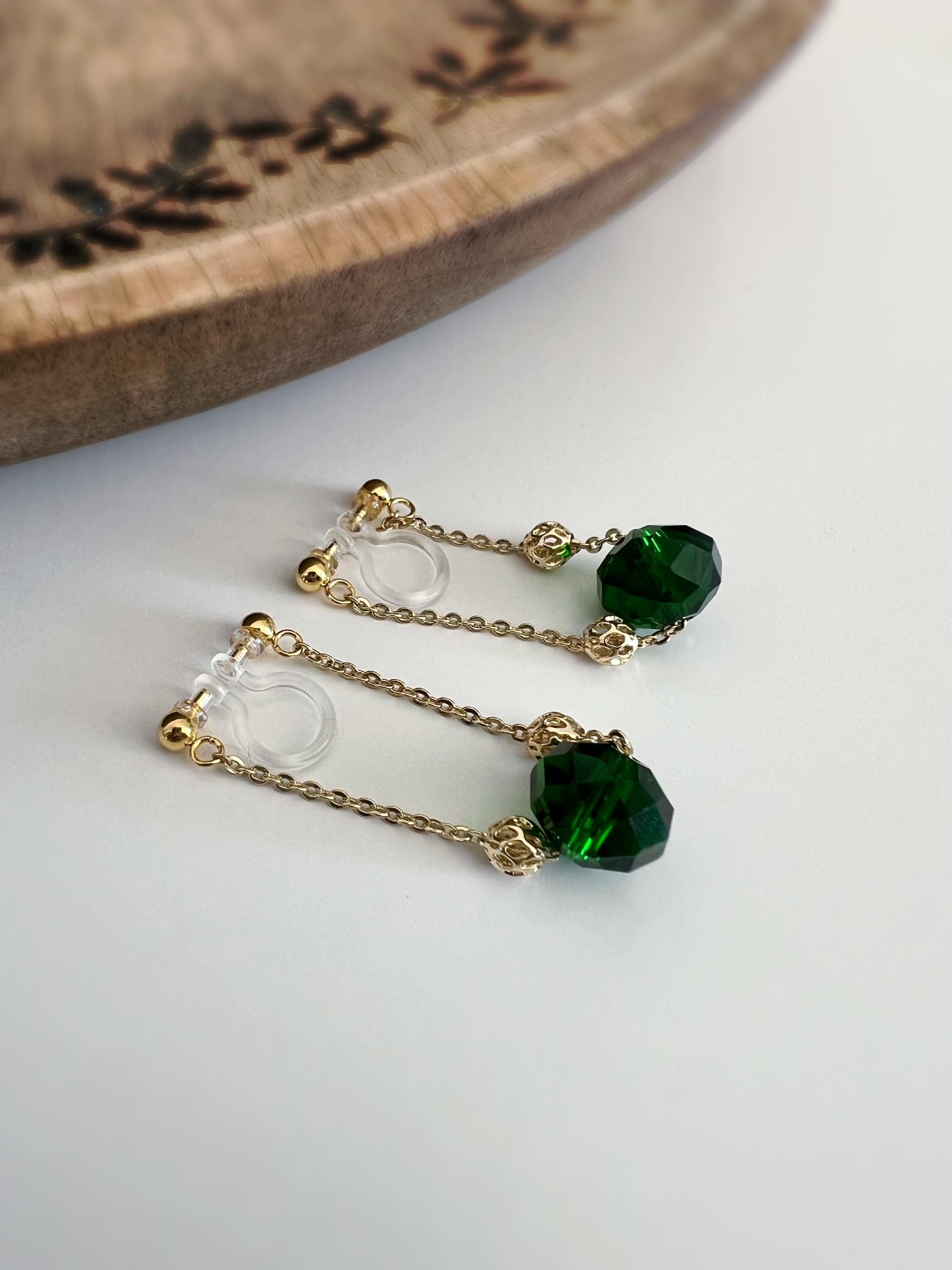 Boucles d'oreilles CLIPS INVISIBLE Chaîne plaqué d'Or Perle facette verte mini perle or creuses sculptées Clips d'oreilles non percées