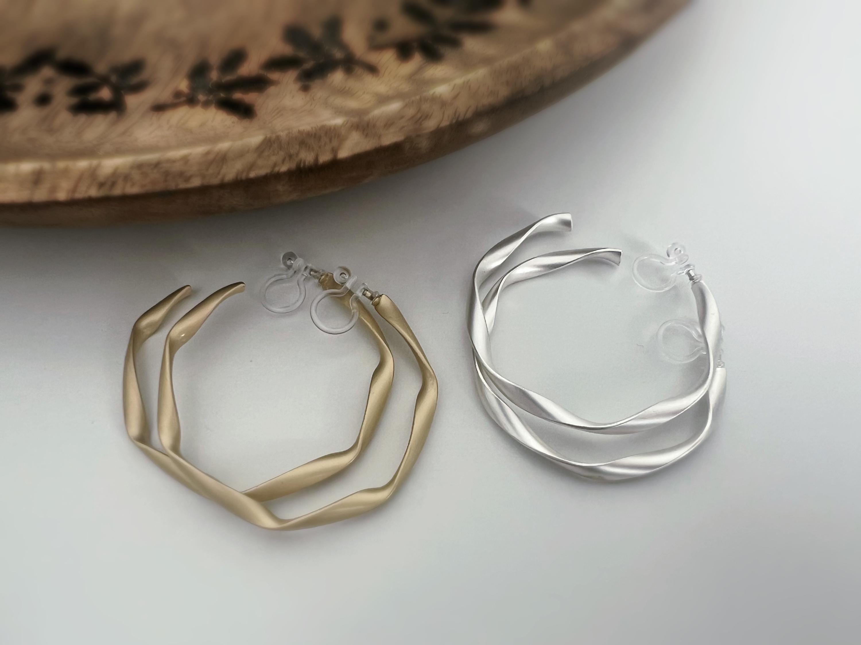Anneaux Créoles Torsadé 40mm Clips Invisibles, CLIPS d'oreille Créoles Couleur Argent Mat/ Or Mat. oreilles non percées, Anneaux Créoles.