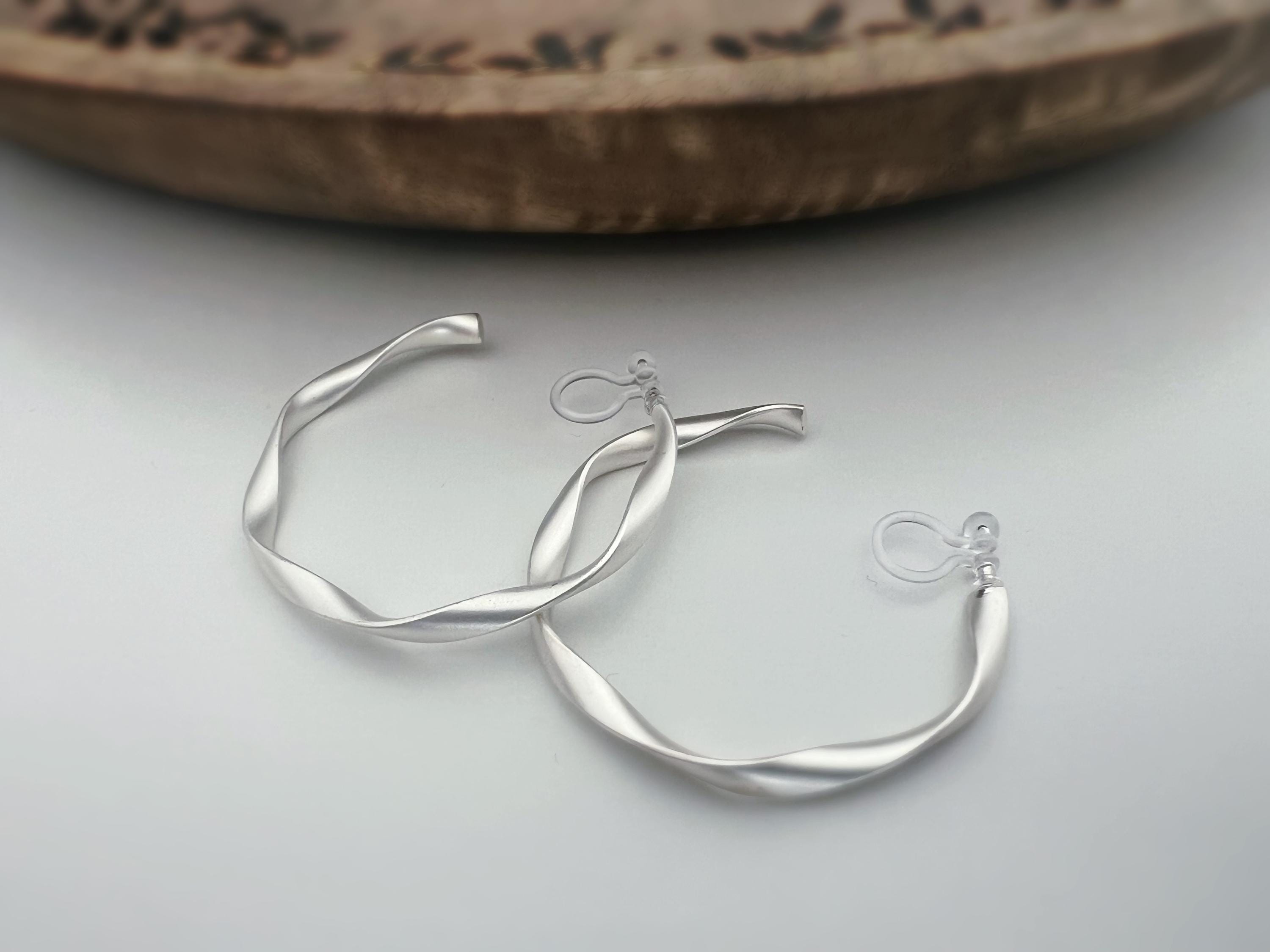 Anneaux Créoles Torsadé 40mm Clips Invisibles, CLIPS d'oreille Créoles Couleur Argent Mat/ Or Mat. oreilles non percées, Anneaux Créoles.