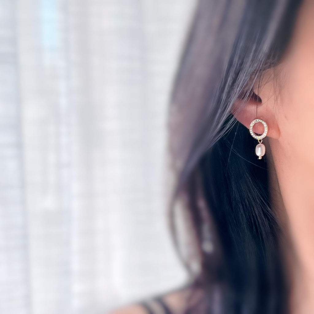 Clips d'oreilles Cercles Zircon Perle d'eau douce naturelle blanche Couleur Or/ Argent. CLIPS Invisible pendantes confortable.