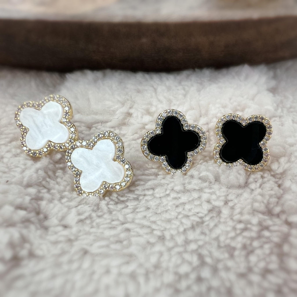 CLIPS d'oreilles invisibles, Trèfle à 4 feuilles or porte bonheur mini zircon Noir/ Blanc Boucles d'oreilles clips confortable délicat