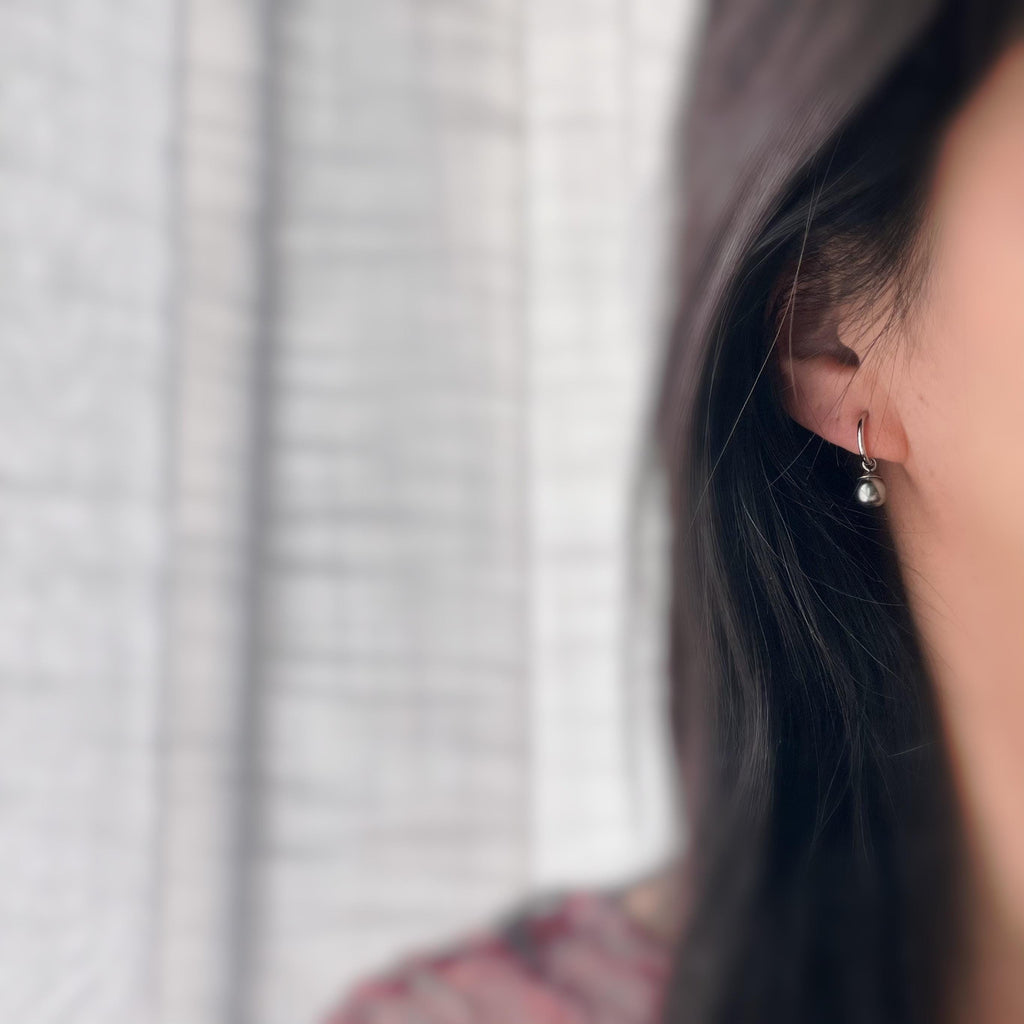 2 EN 1, Créoles Clips 13mm avec Perles grises. Clips d'oreilles Anneaux argenté CLIPS Invisible confortable.