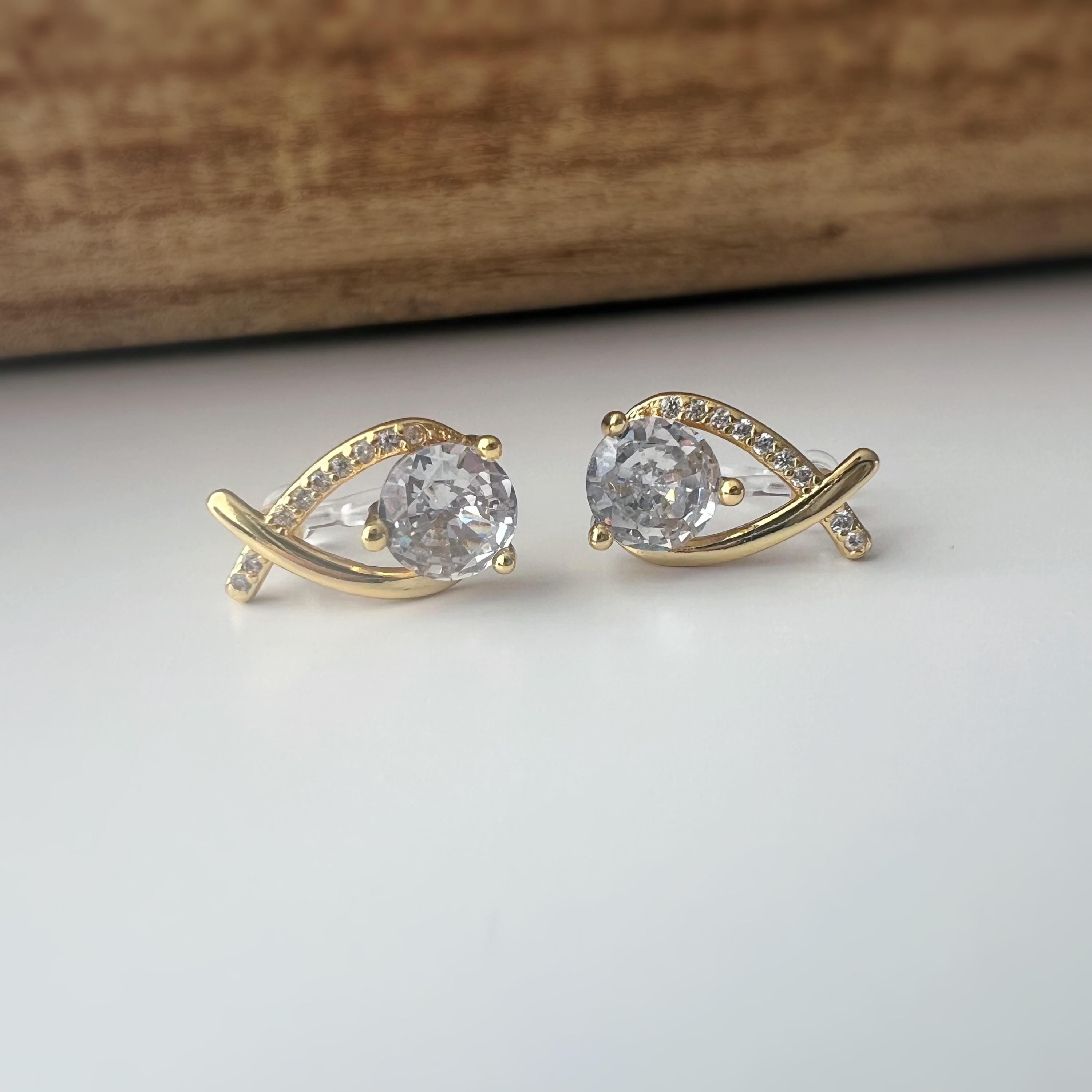 Boucles d'oreilles Clips INVISIBLES or en forme de poisson, Triangle mini et grande Zircon rond. Clips d'oreilles Confortables Prêt à offrir
