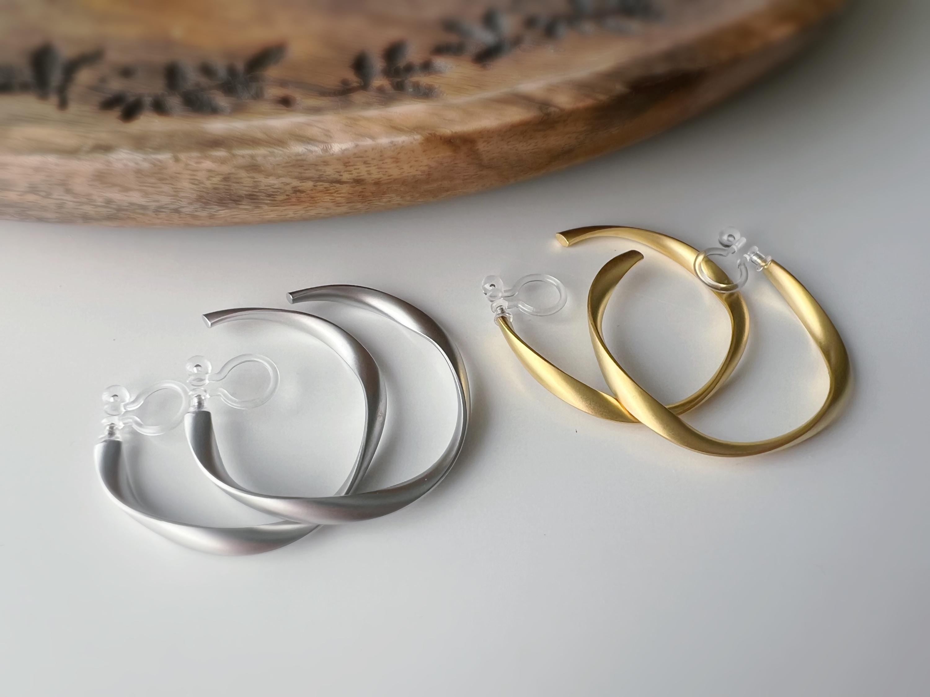 Anneaux Créoles Torsadé Clips Invisibles, Boucles d'oreille Créoles CLIPS couleur Or Mat/ Argent Mat, oreilles non percées, Anneaux Créoles.