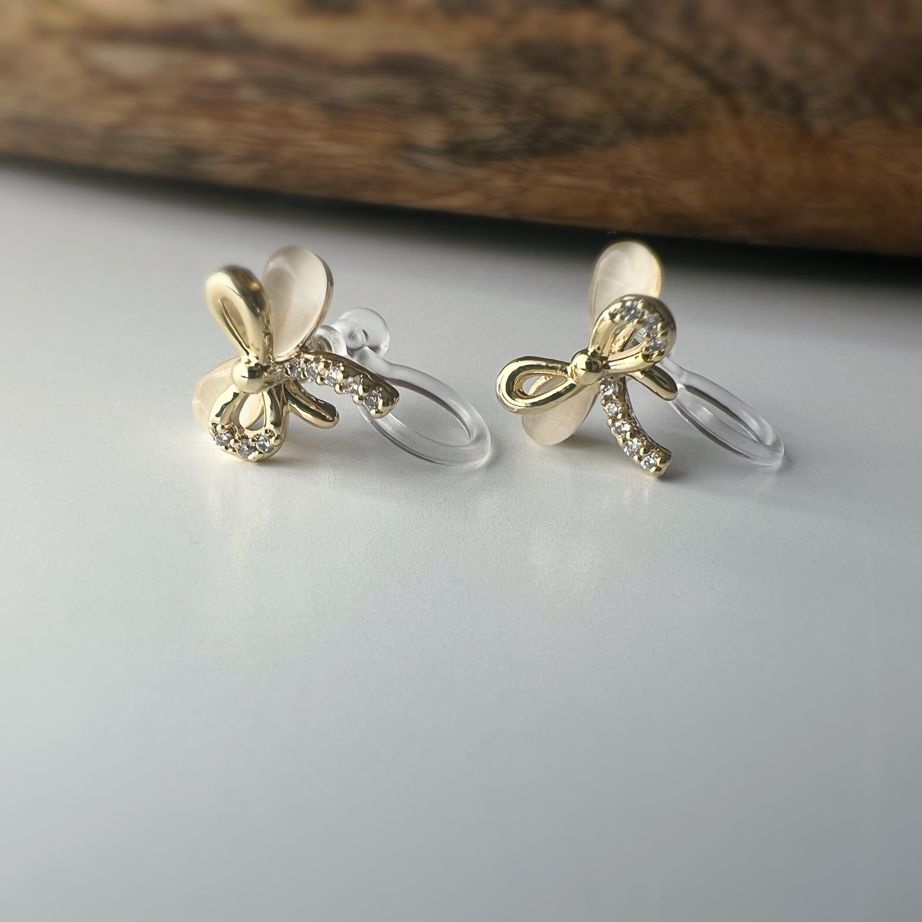 Boucles d'oreilles clip en forme de nœud doré ornées strass scintillants Délicates elles ajoutent une touche de charme raffiné à votre style