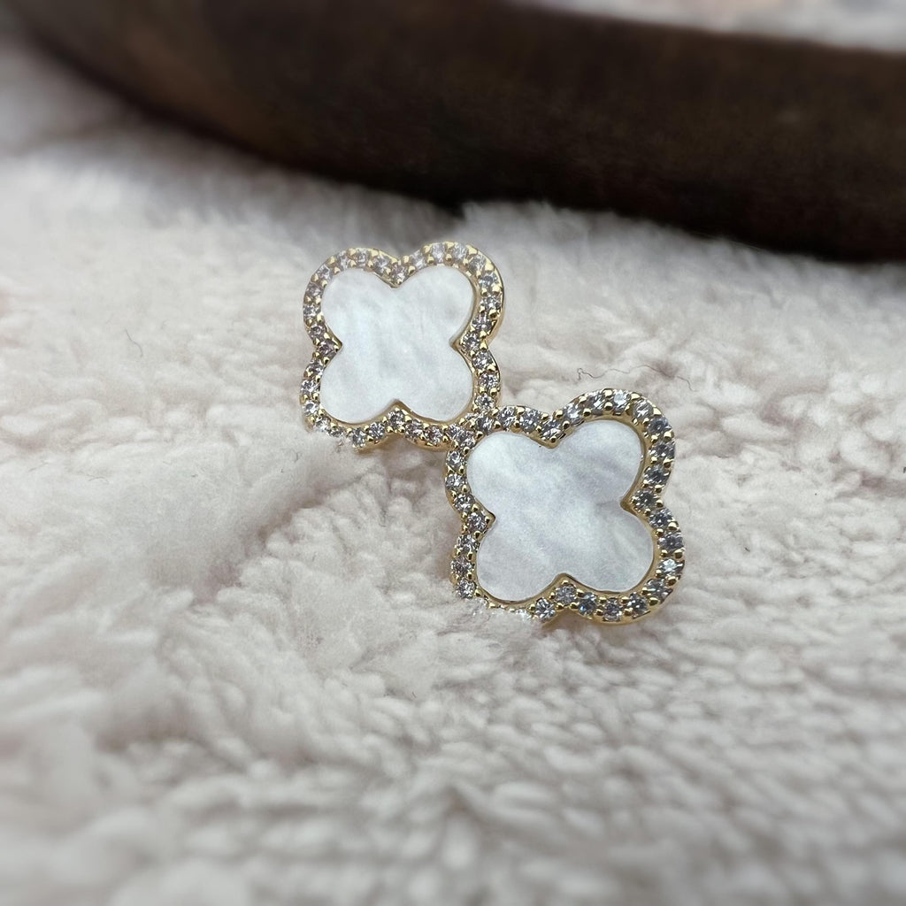 CLIPS d'oreilles invisibles, Trèfle à 4 feuilles or porte bonheur mini zircon Noir/ Blanc Boucles d'oreilles clips confortable délicat