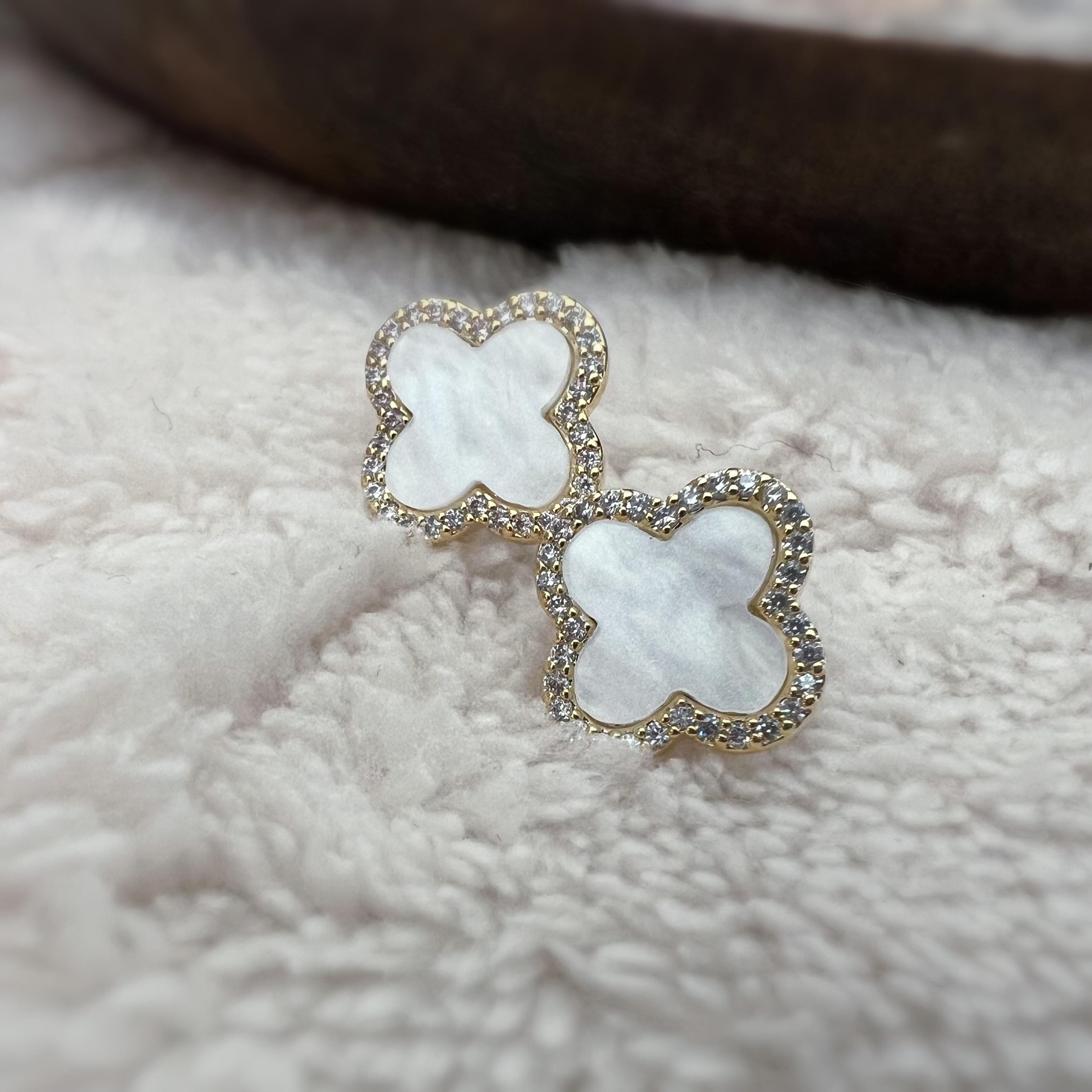 CLIPS d'oreilles invisibles, Trèfle à 4 feuilles or porte bonheur mini zircon Noir/ Blanc Boucles d'oreilles clips confortable délicat