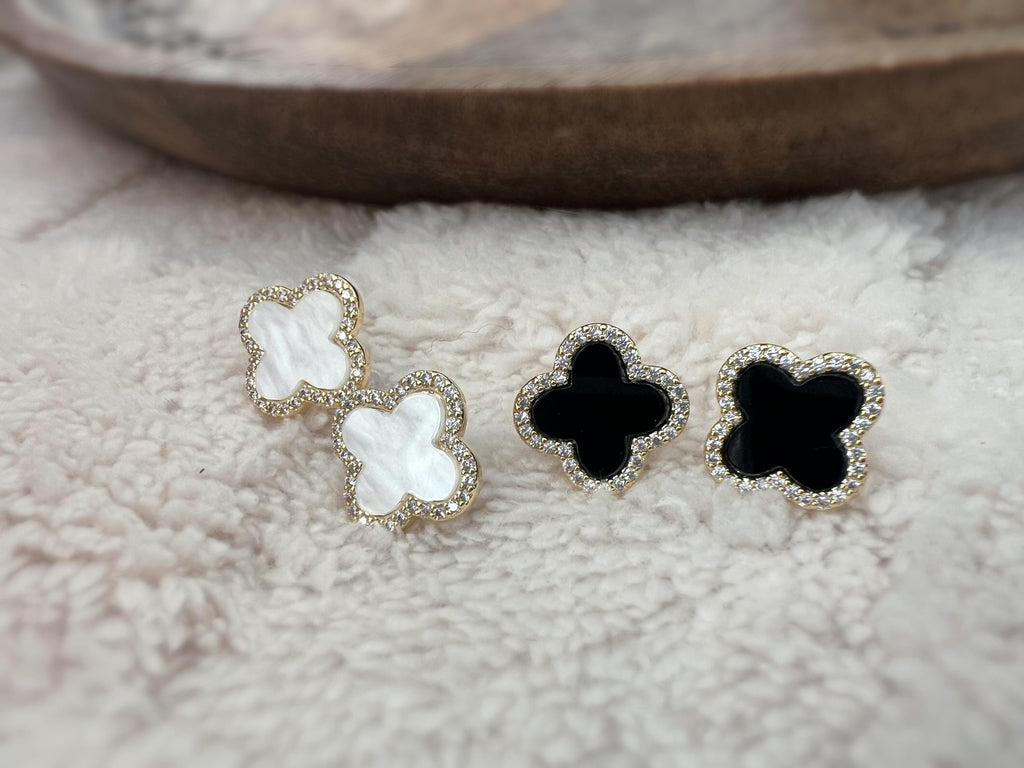 CLIPS d'oreilles invisibles, Trèfle à 4 feuilles or porte bonheur mini zircon Noir/ Blanc Boucles d'oreilles clips confortable délicat
