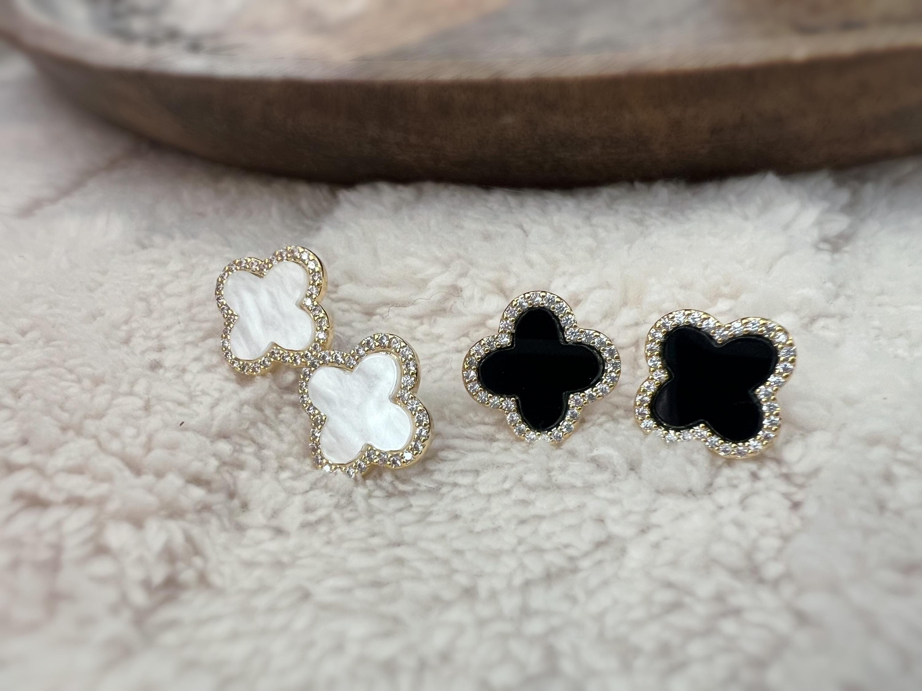 CLIPS d'oreilles invisibles, Trèfle à 4 feuilles or porte bonheur mini zircon Noir/ Blanc Boucles d'oreilles clips confortable délicat