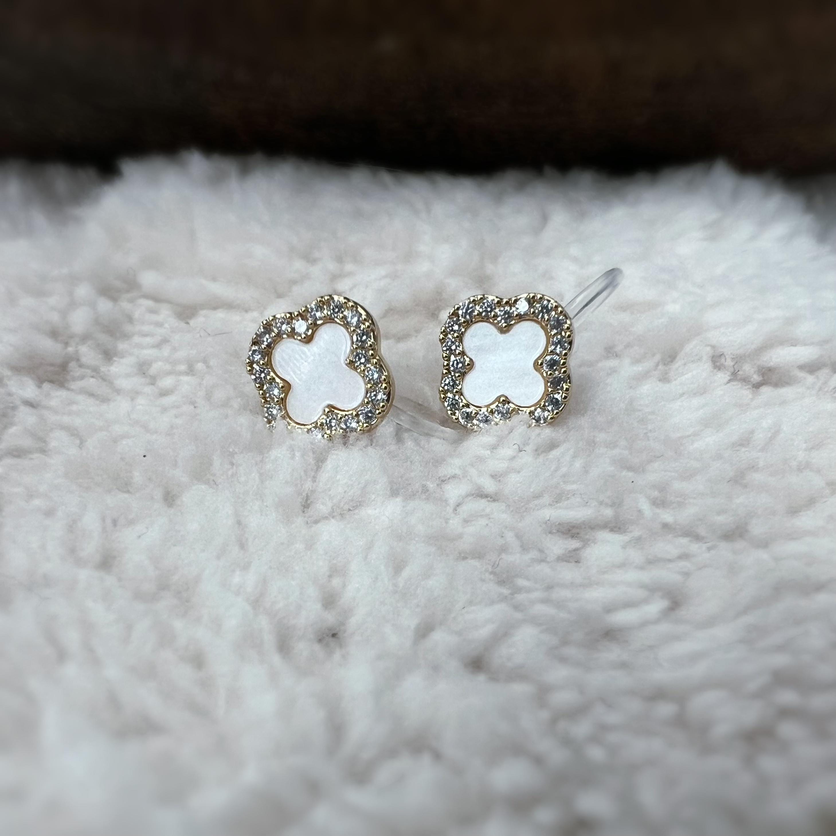 CLIPS d'oreilles invisibles Trèfle à 4 feuilles Or porte bonheur mini zircon Blanc Grand / Moyen/ Petit Boucles d'oreilles clips confortable