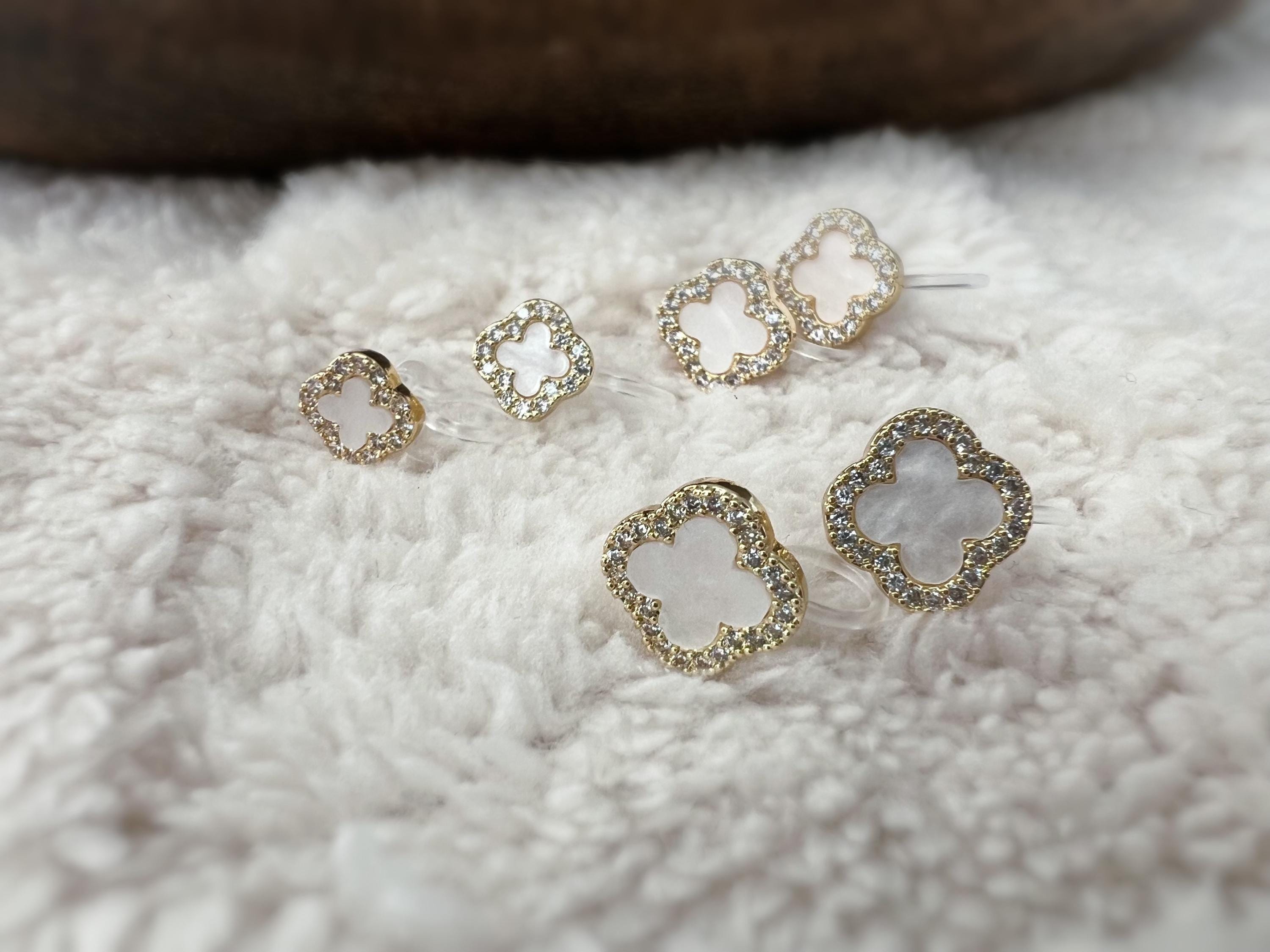 CLIPS d'oreilles invisibles Trèfle à 4 feuilles Or porte bonheur mini zircon Blanc Grand / Moyen/ Petit Boucles d'oreilles clips confortable