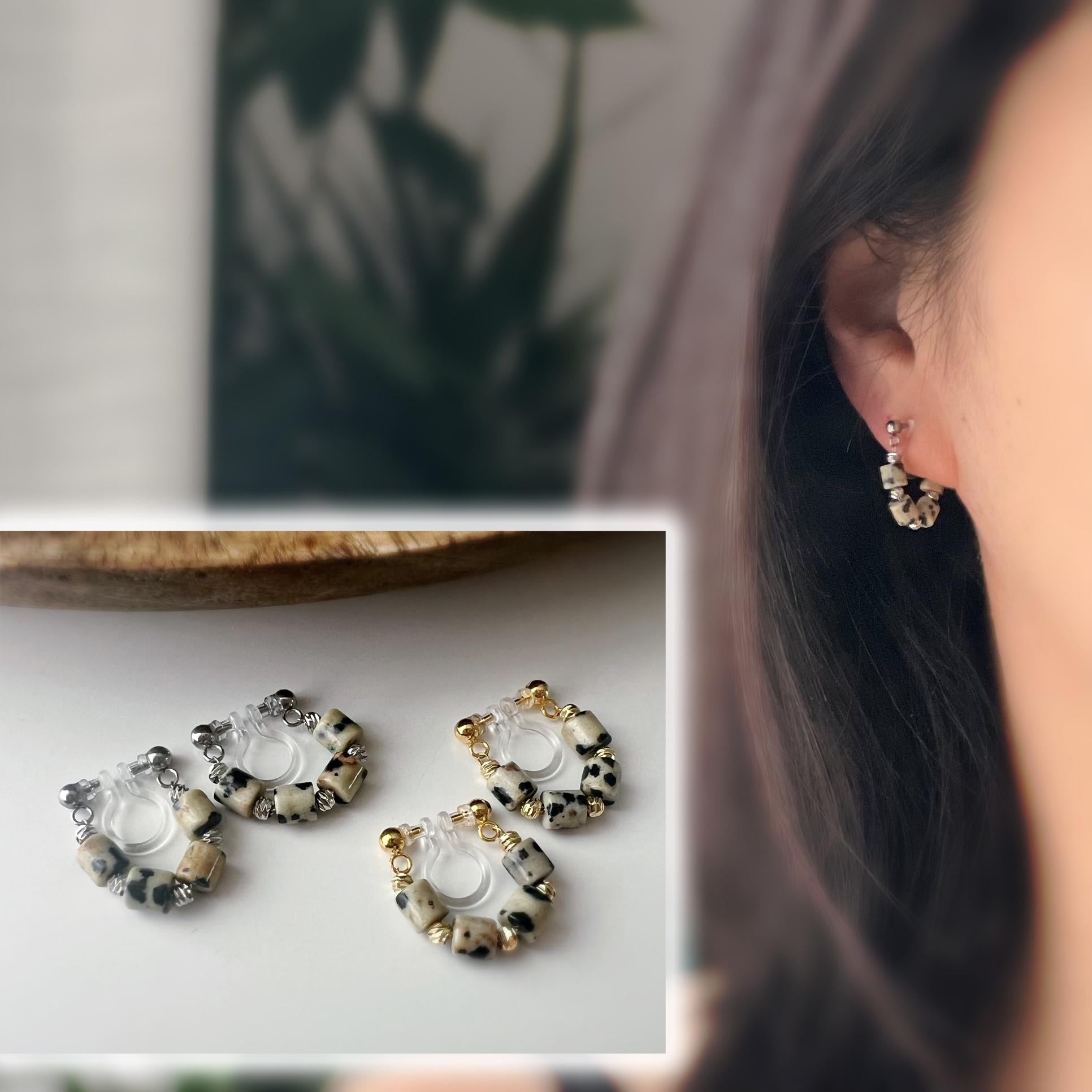 Boucles d'oreilles clip élégantes Perles cylindriques pierres dalmate blanc Perle gravée dorée /argentée. Confortable look raffiné naturel