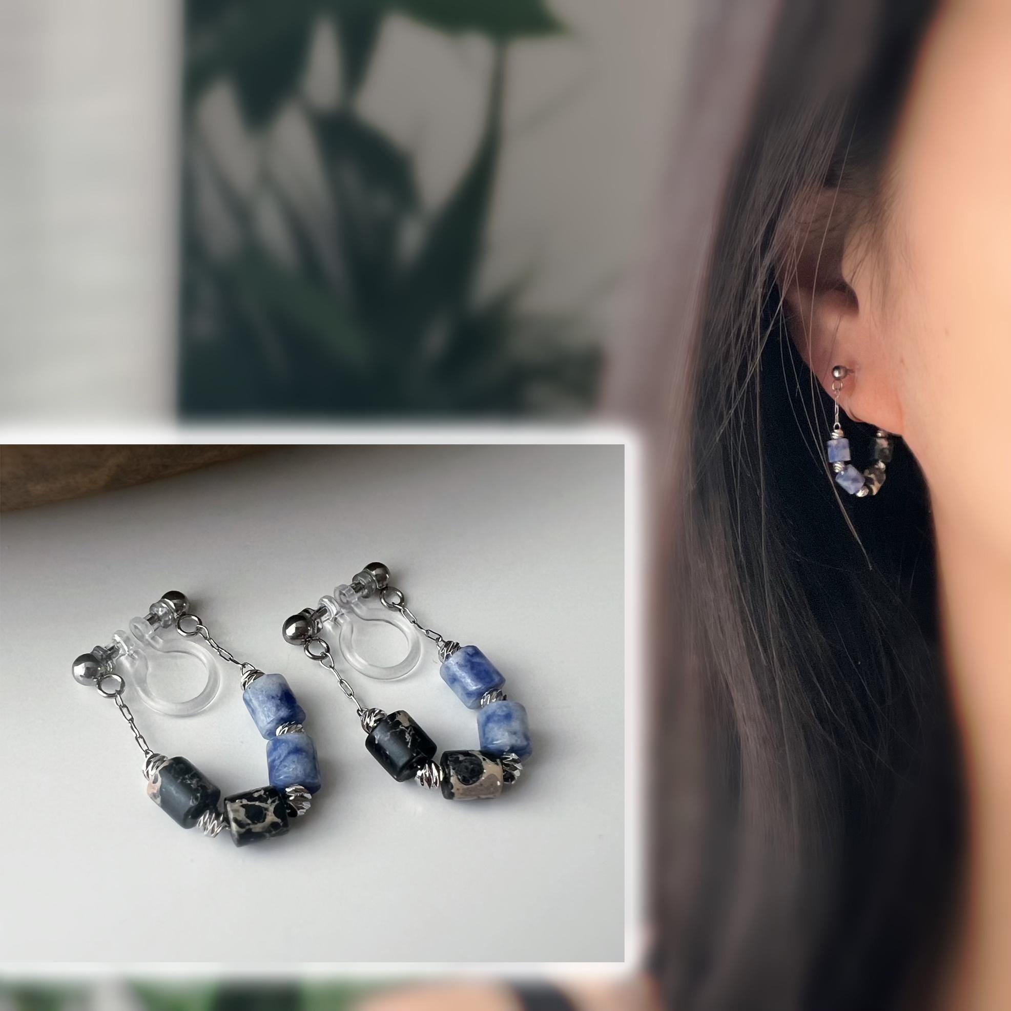 Boucles d'oreilles clip élégantes Perles cylindriques pierres noir bleu Mini perle gravée dorée /argentée. Confortable look raffiné naturel