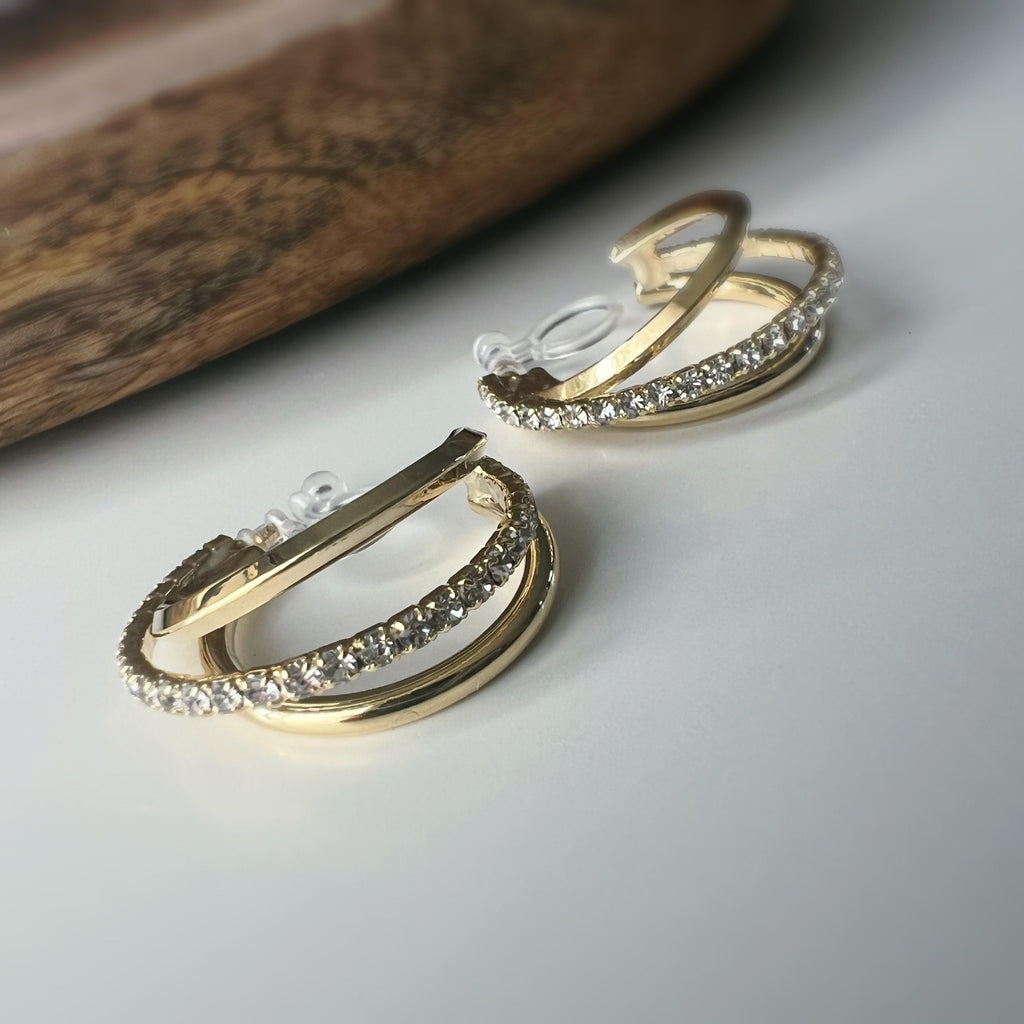 Boucles d'oreilles clip dorée triple anneau ornées strass scintillants Élégantes raffinées elles apportent une touche lumineuse sophistiquée