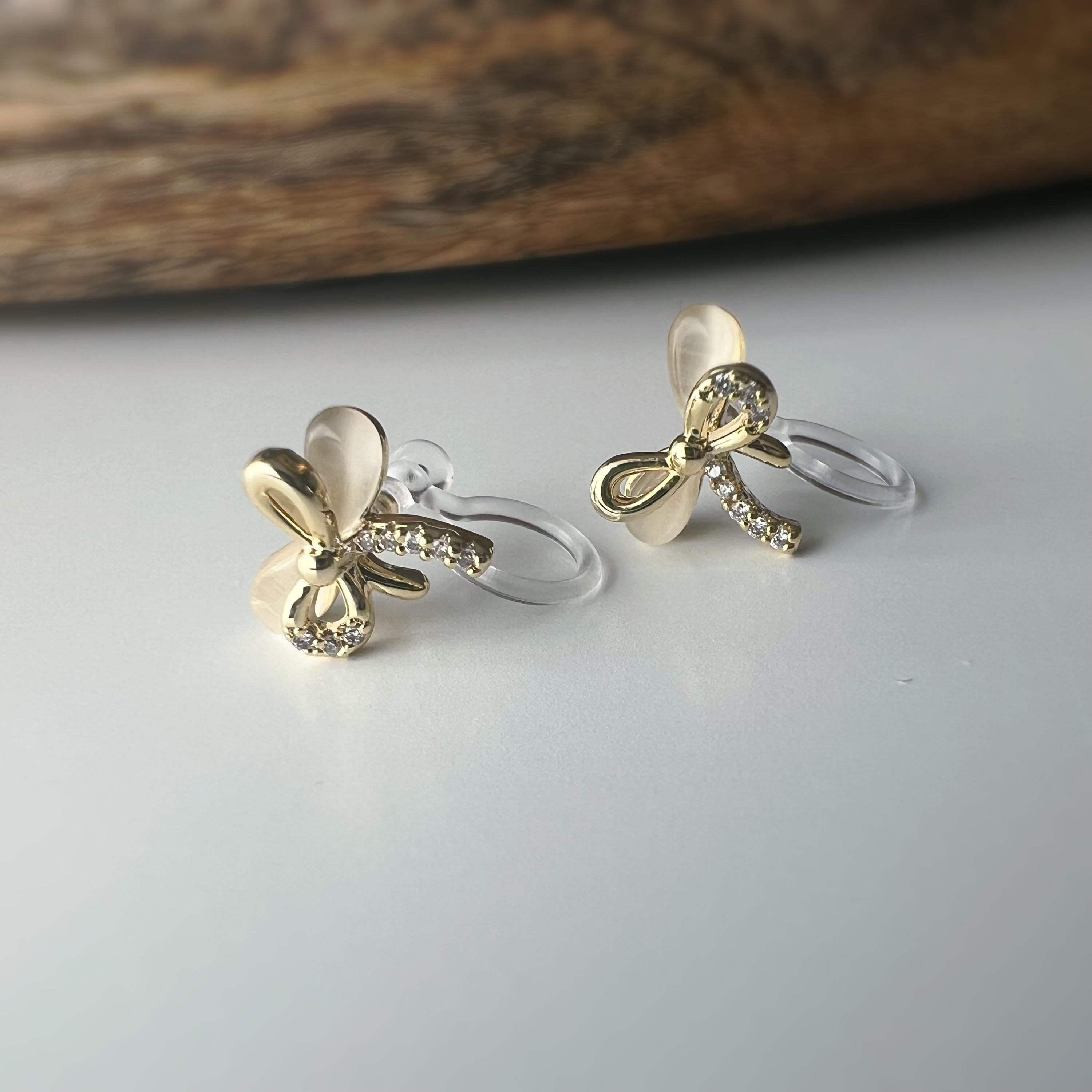 Boucles d'oreilles clip en forme de nœud doré ornées strass scintillants Délicates elles ajoutent une touche de charme raffiné à votre style