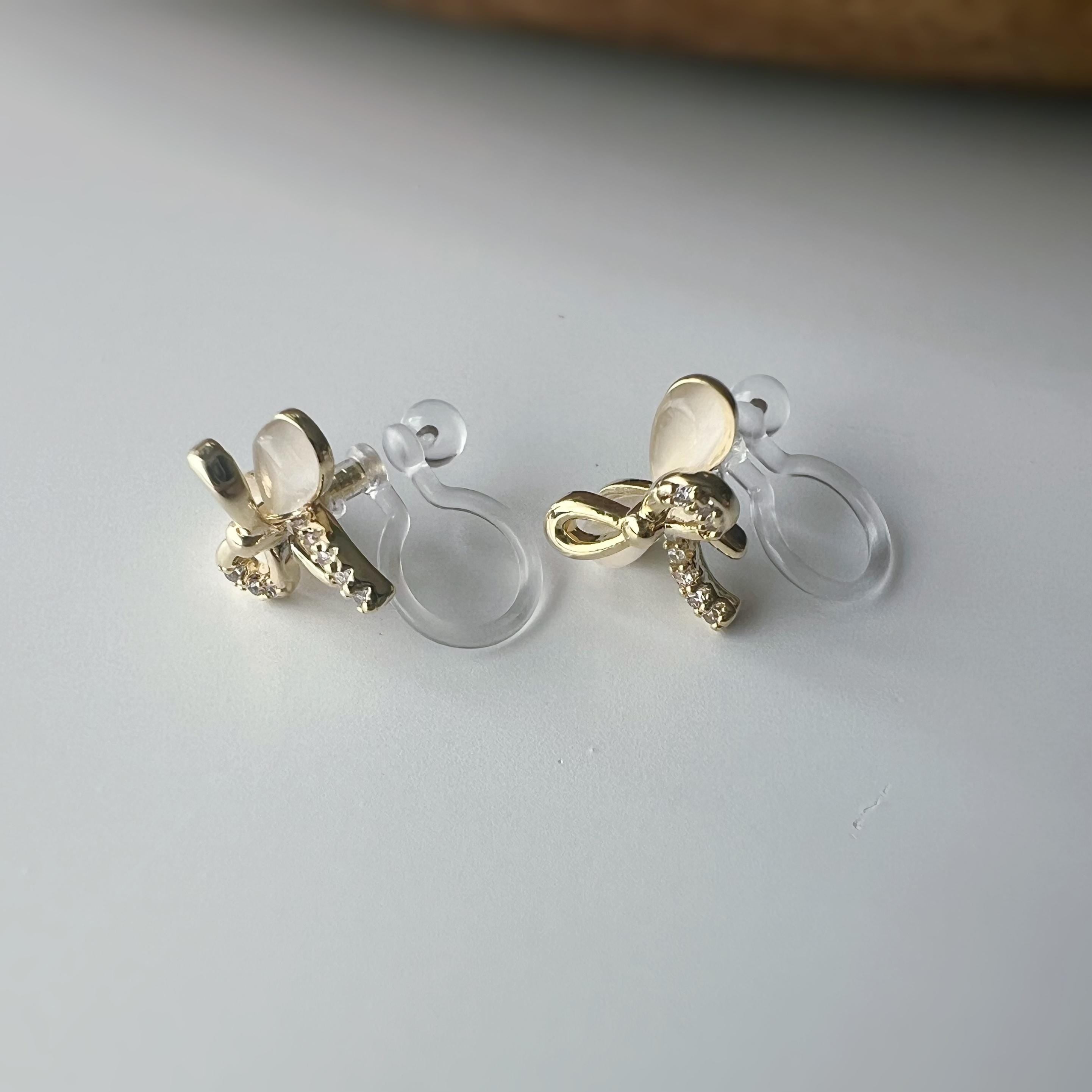 Boucles d'oreilles clip en forme de nœud doré ornées strass scintillants Délicates elles ajoutent une touche de charme raffiné à votre style