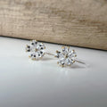 Mini Boucles d'oreilles clip fleur scintillante or/ argent/ or rose. Élégantes, elles ajoutent une touche raffinée à votre look.