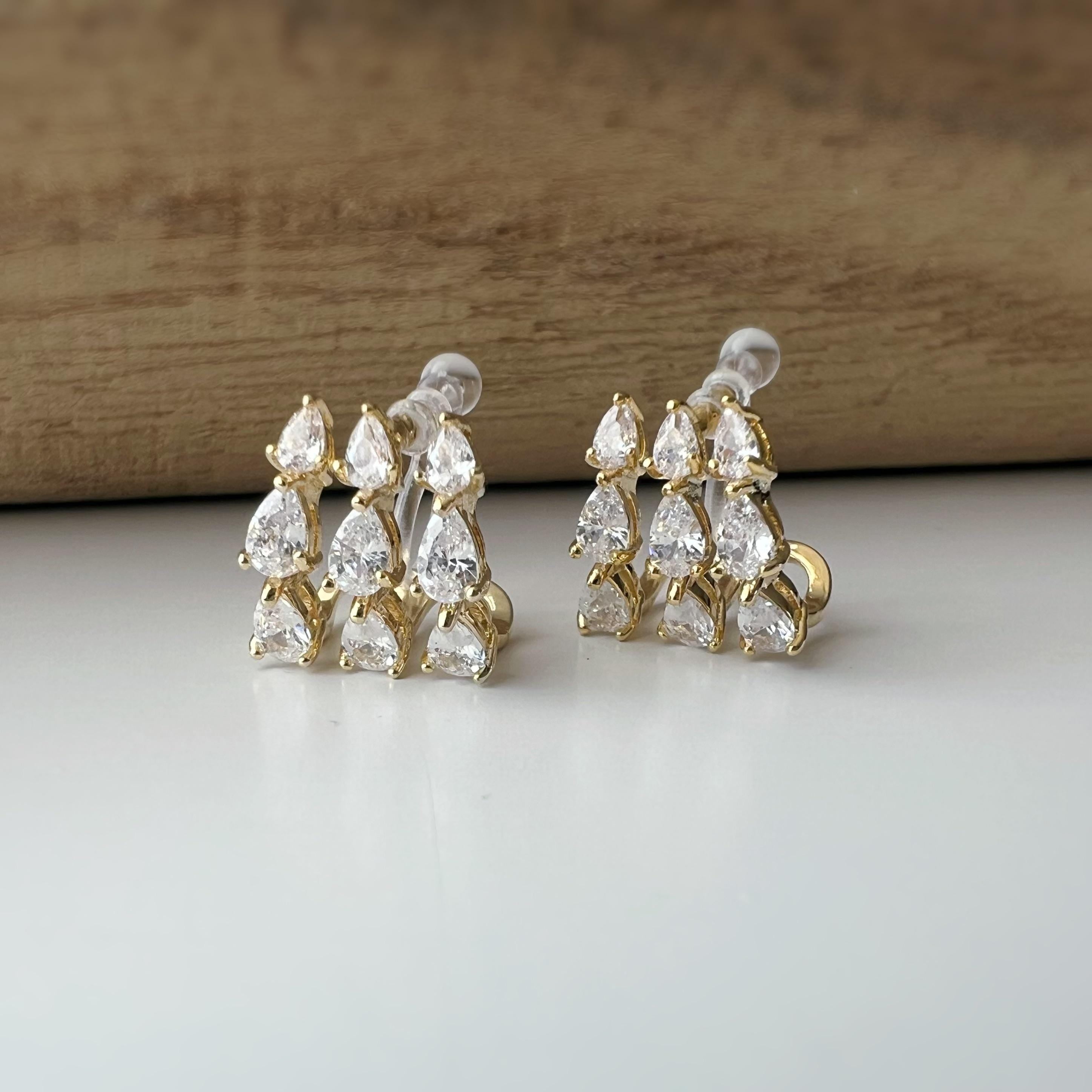 Boucles d'oreilles clips élégantes en zircon en forme de gouttes Or / Argent. Un design raffiné pour une touche de glamour et d'éclat.