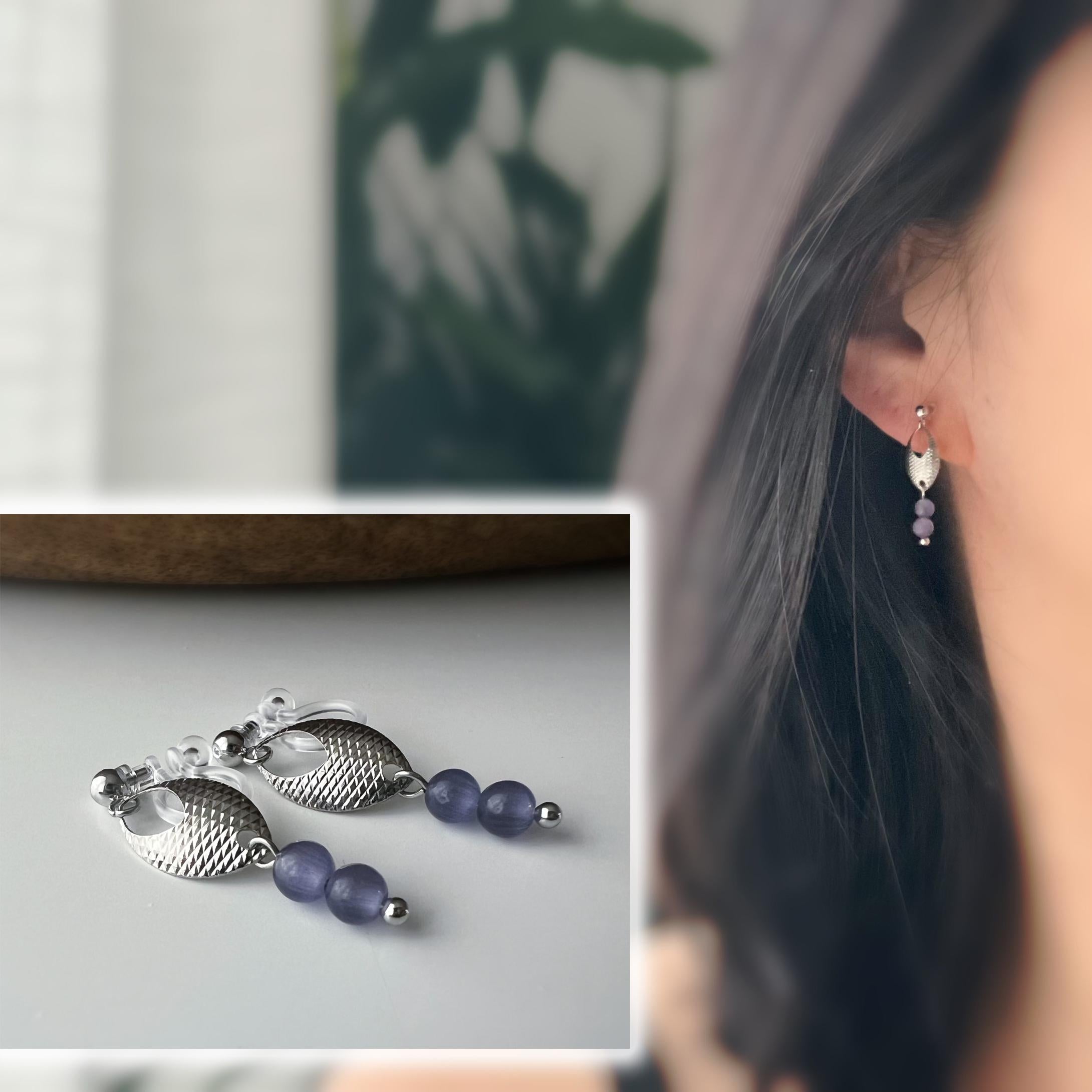 Boucles d'oreilles clip élégantes en argent avec perles violettes. Design raffiné et sans perçage, parfait pour un look chic et sophistiqué.