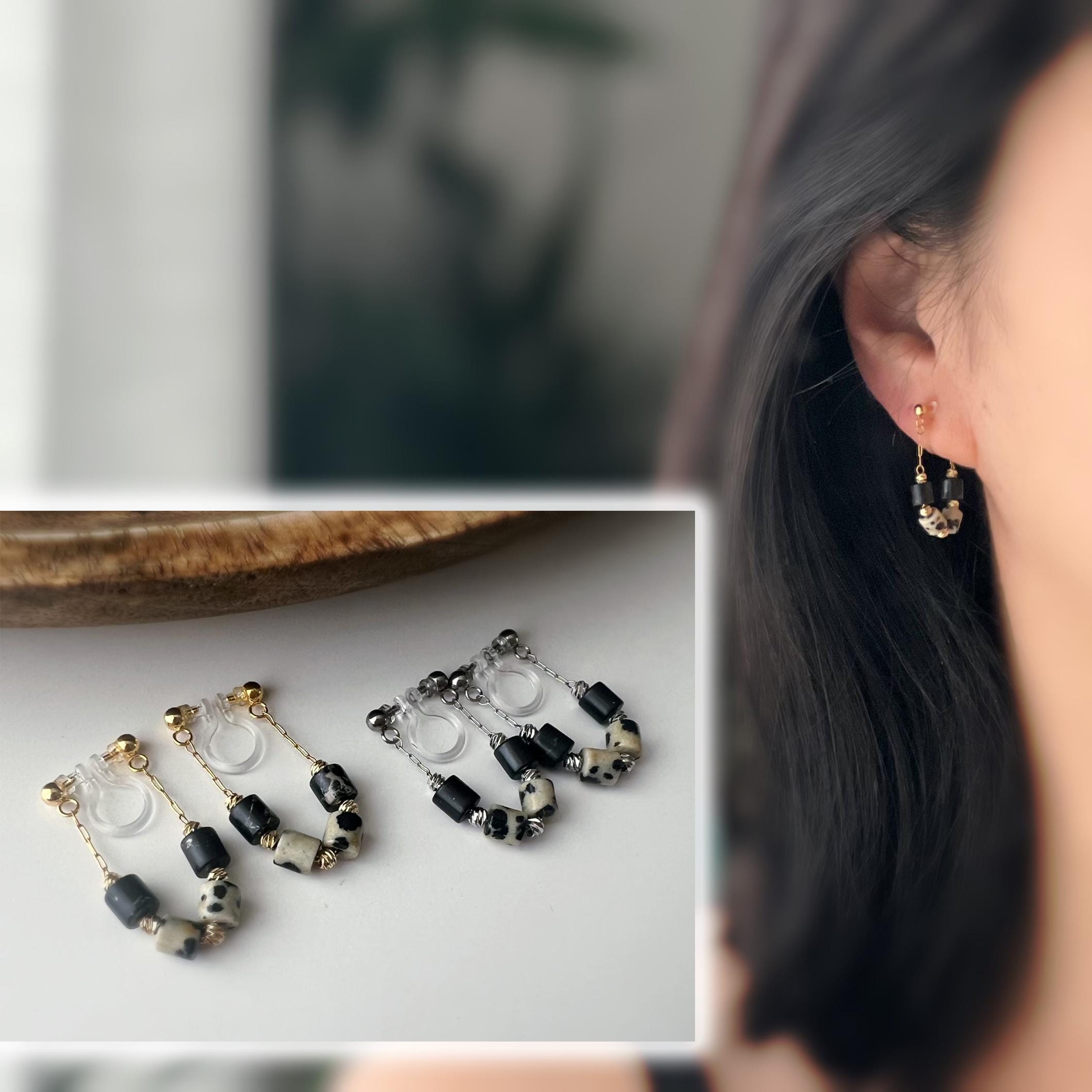 Boucles d'oreilles clip élégantes Perles cylindriques pierres noir blanc Mini perle gravée dorée /argentée. Confortable look raffiné naturel