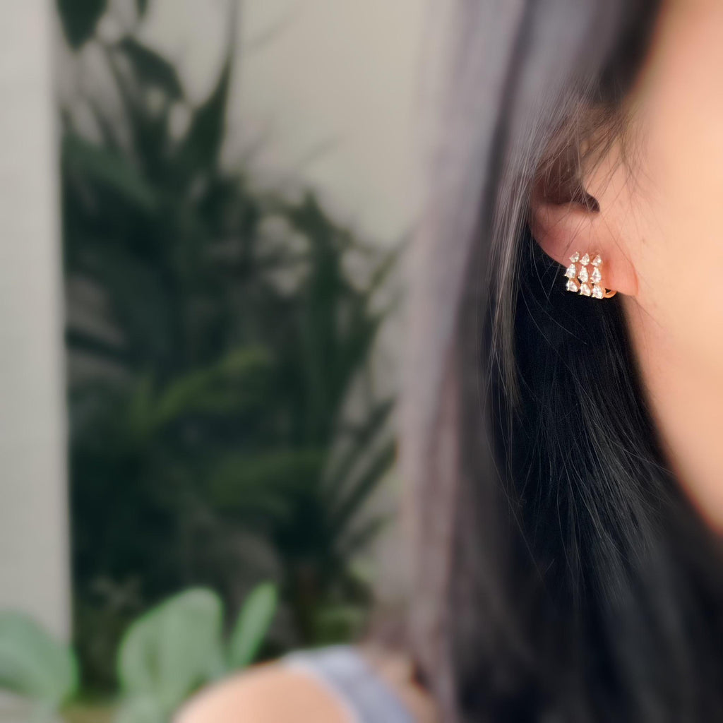 Boucles d'oreilles clips élégantes en zircon en forme de gouttes Or / Argent. Un design raffiné pour une touche de glamour et d'éclat.