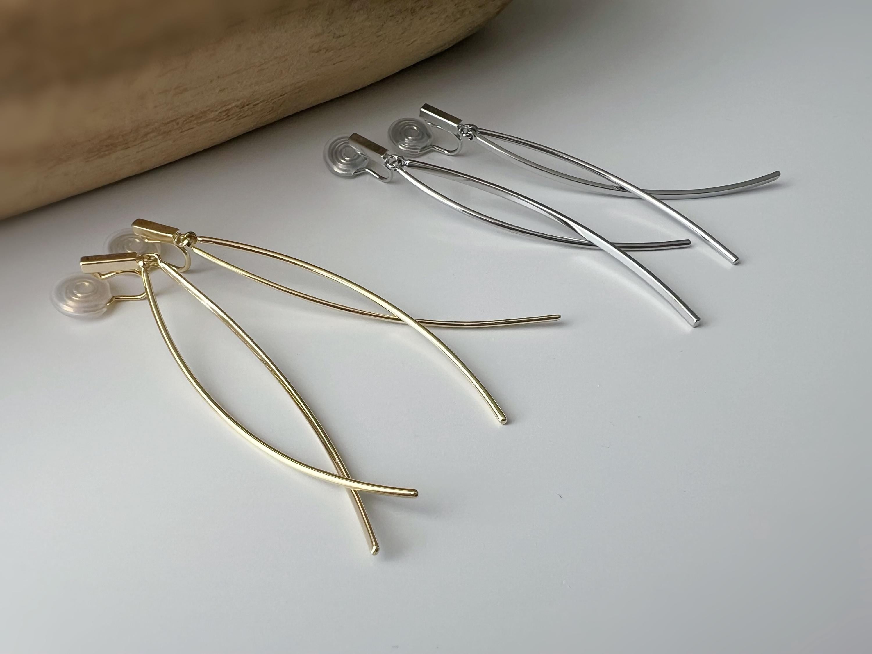 Boucles d'oreilles clips minimalistes longue barre courbée Or/ Argent design épuré et élégant. Parfaites pour un look moderne et sophistiqué