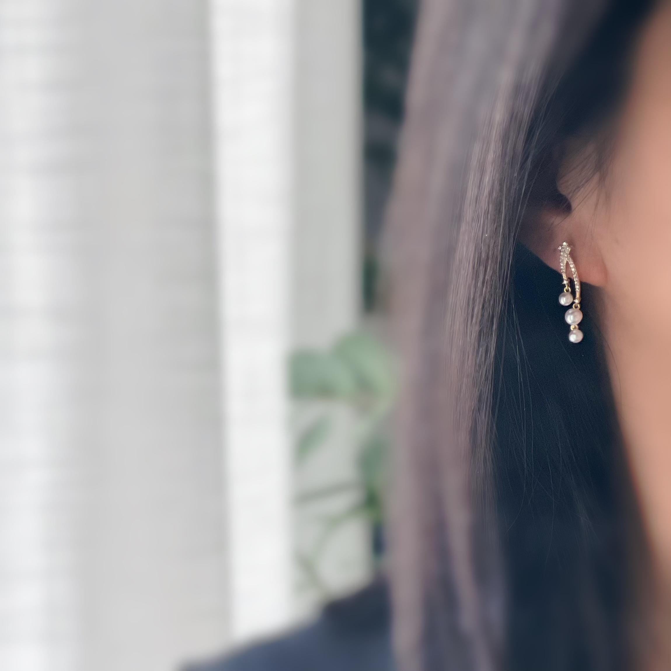 Boucles d'oreilles clip or perles blanche strass élégantes et raffinées, parfaites pour les occasions spéciales ou un look chic au quotidien