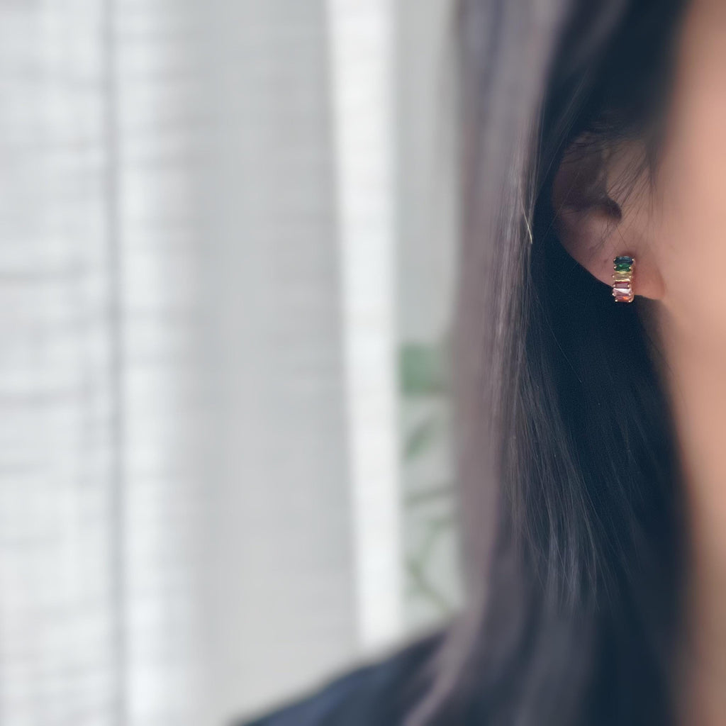 SANS DOULEUR ! Boucles d'oreilles CLIPS U spirale Cercle Mini Zircon rectangle coloré arc-en-ciel plaqué d'Or. Clips d'oreilles confortable.