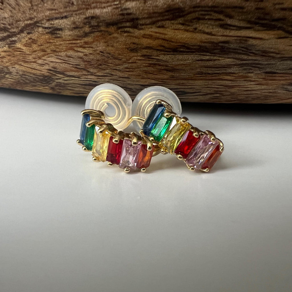 SANS DOULEUR ! Boucles d'oreilles CLIPS U spirale Cercle Mini Zircon rectangle coloré arc-en-ciel plaqué d'Or. Clips d'oreilles confortable.