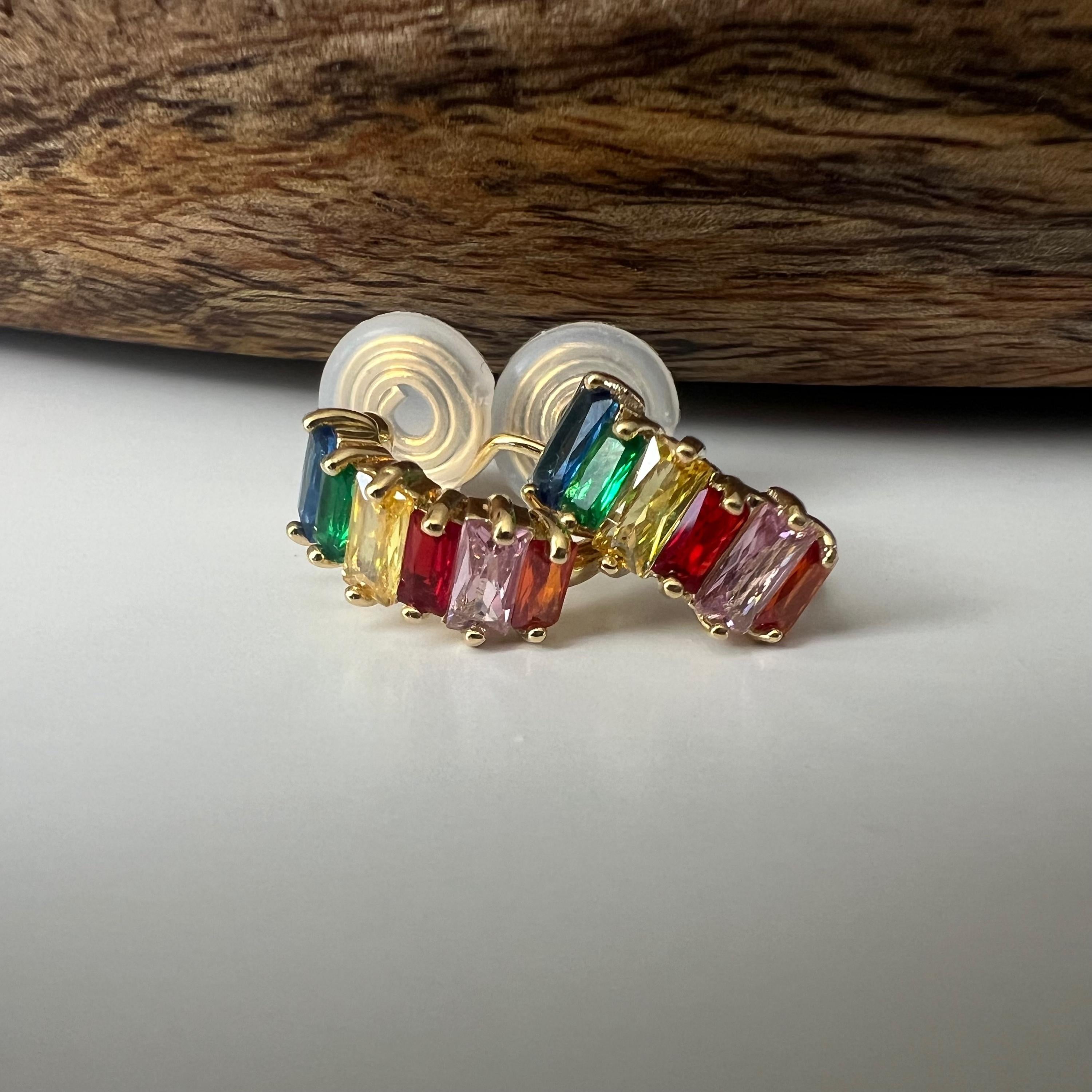 SANS DOULEUR ! Boucles d'oreilles CLIPS U spirale Cercle Mini Zircon rectangle coloré arc-en-ciel plaqué d'Or. Clips d'oreilles confortable.