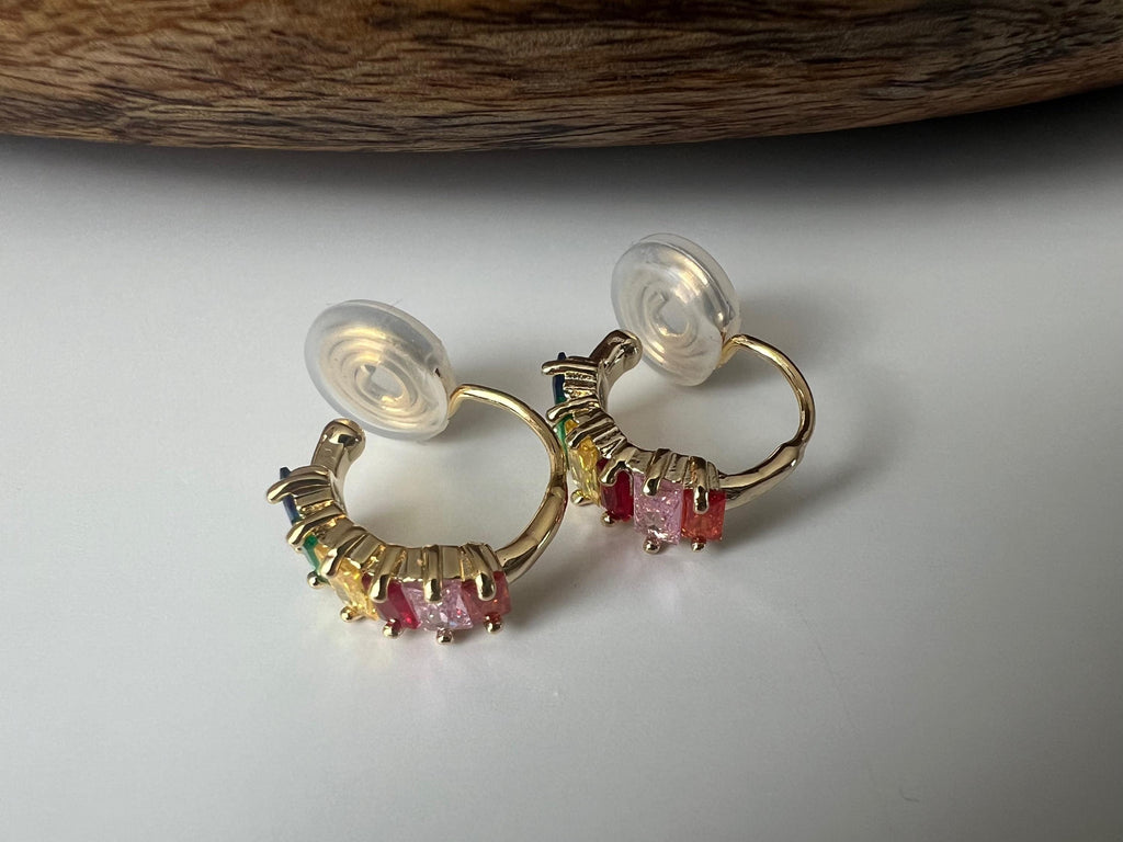 SANS DOULEUR ! Boucles d'oreilles CLIPS U spirale Cercle Mini Zircon rectangle coloré arc-en-ciel plaqué d'Or. Clips d'oreilles confortable.