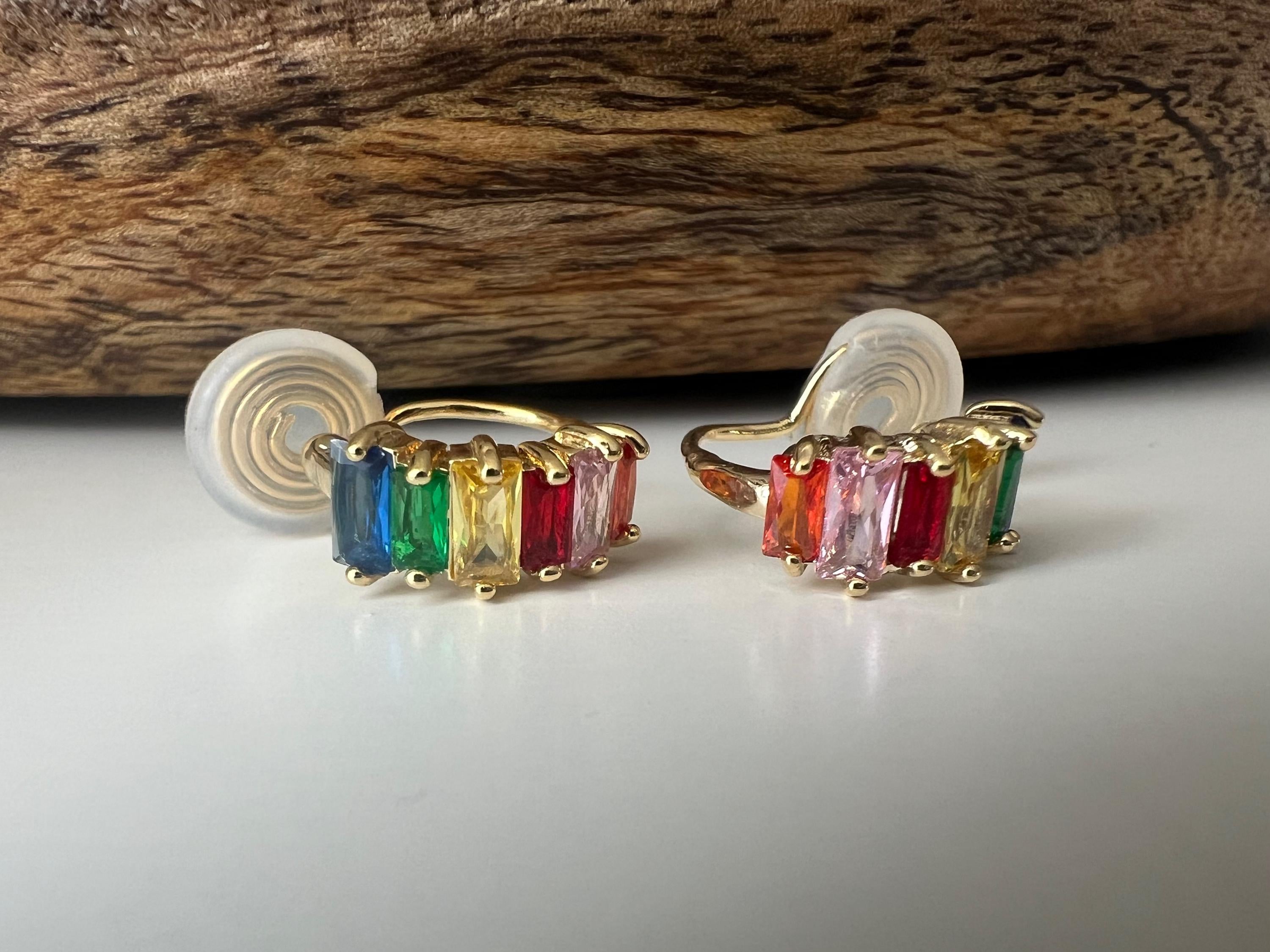 SANS DOULEUR ! Boucles d'oreilles CLIPS U spirale Cercle Mini Zircon rectangle coloré arc-en-ciel plaqué d'Or. Clips d'oreilles confortable.