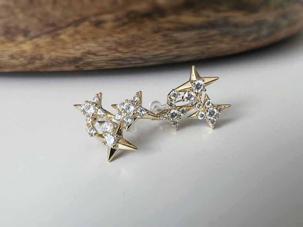 Clips d’oreilles en forme d’étoiles scintillantes zircon couleur argent/ or parfait pour illuminer vos looks sans avoir les oreilles percées