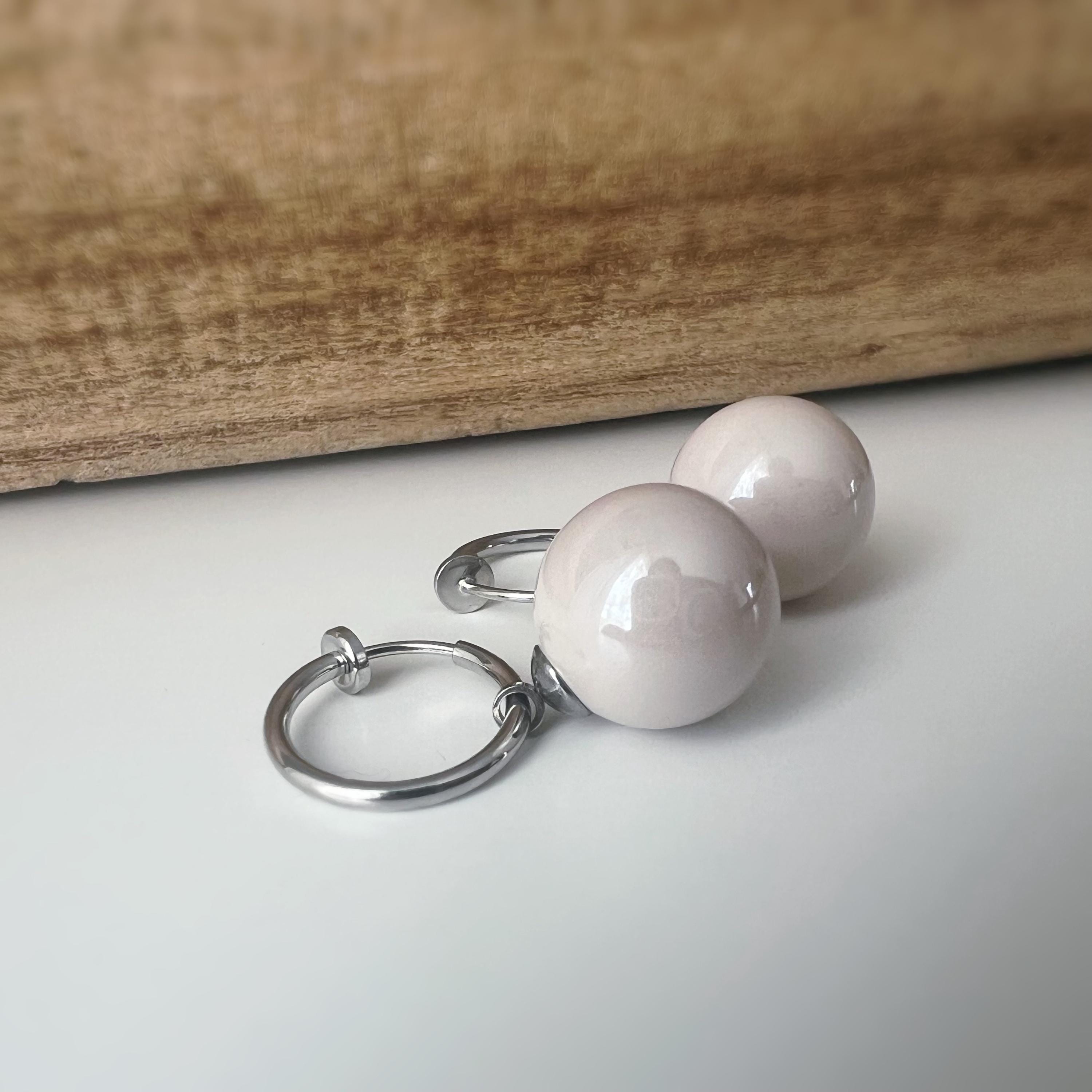 2 en 1 Élégantes boucles d’oreilles clip perle blanc nacré/ Café au lait nacré légère Parfait pour une touche chic intemporelle Créoles 15mm