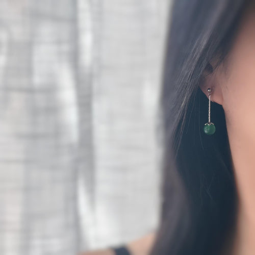 Boucles d’oreilles clip en argent avec perles vert jade foncé, élégantes et légères, parfaites pour oreilles non percées.