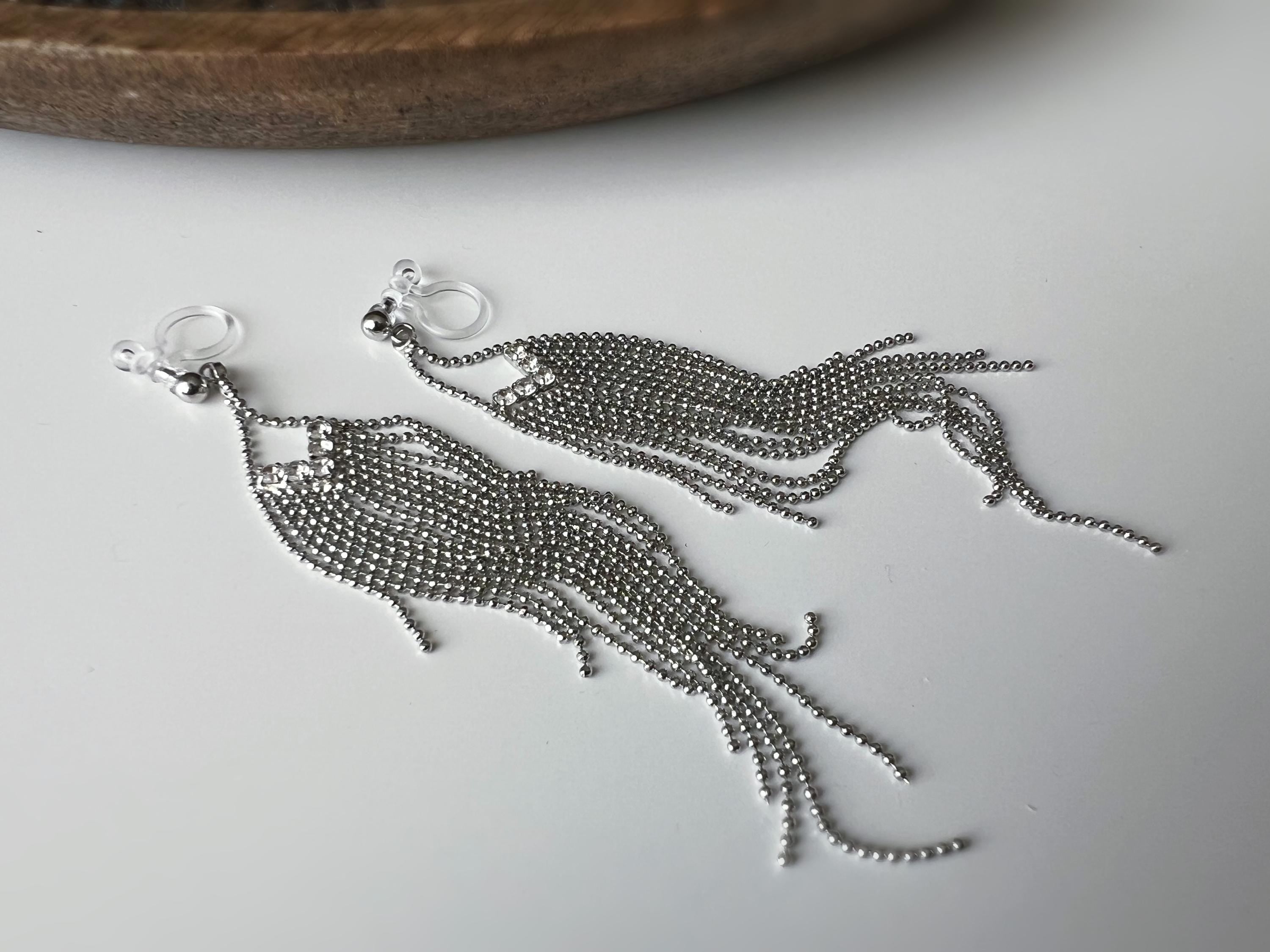 Longues Boucles d'oreilles CLIPS invisible, Tassel, Chaîne Perles Couleur Argenté, Strass. Clips d'oreilles. Bijoux quotidien.