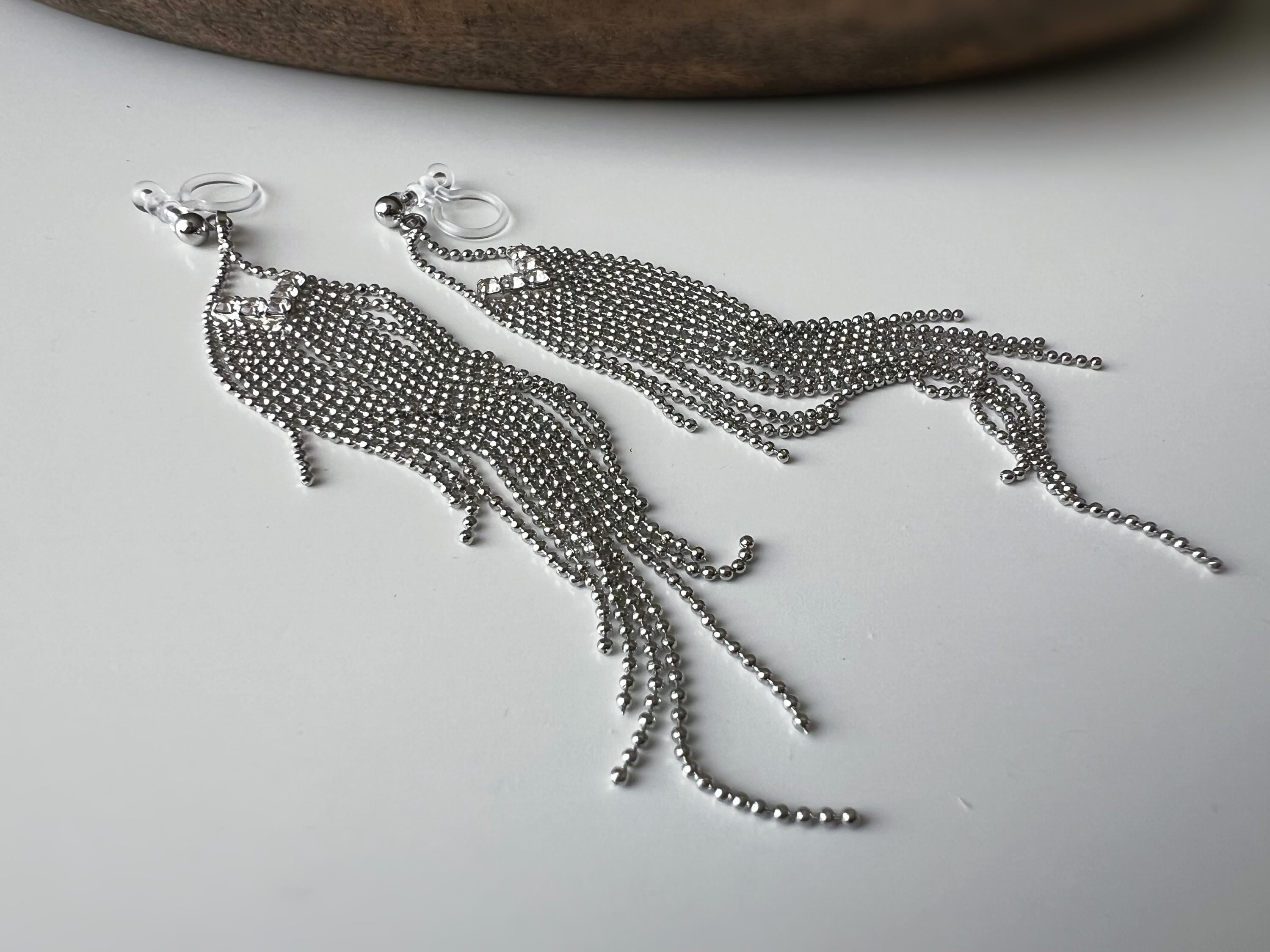 Longues Boucles d'oreilles CLIPS invisible, Tassel, Chaîne Perles Couleur Argenté, Strass. Clips d'oreilles. Bijoux quotidien.