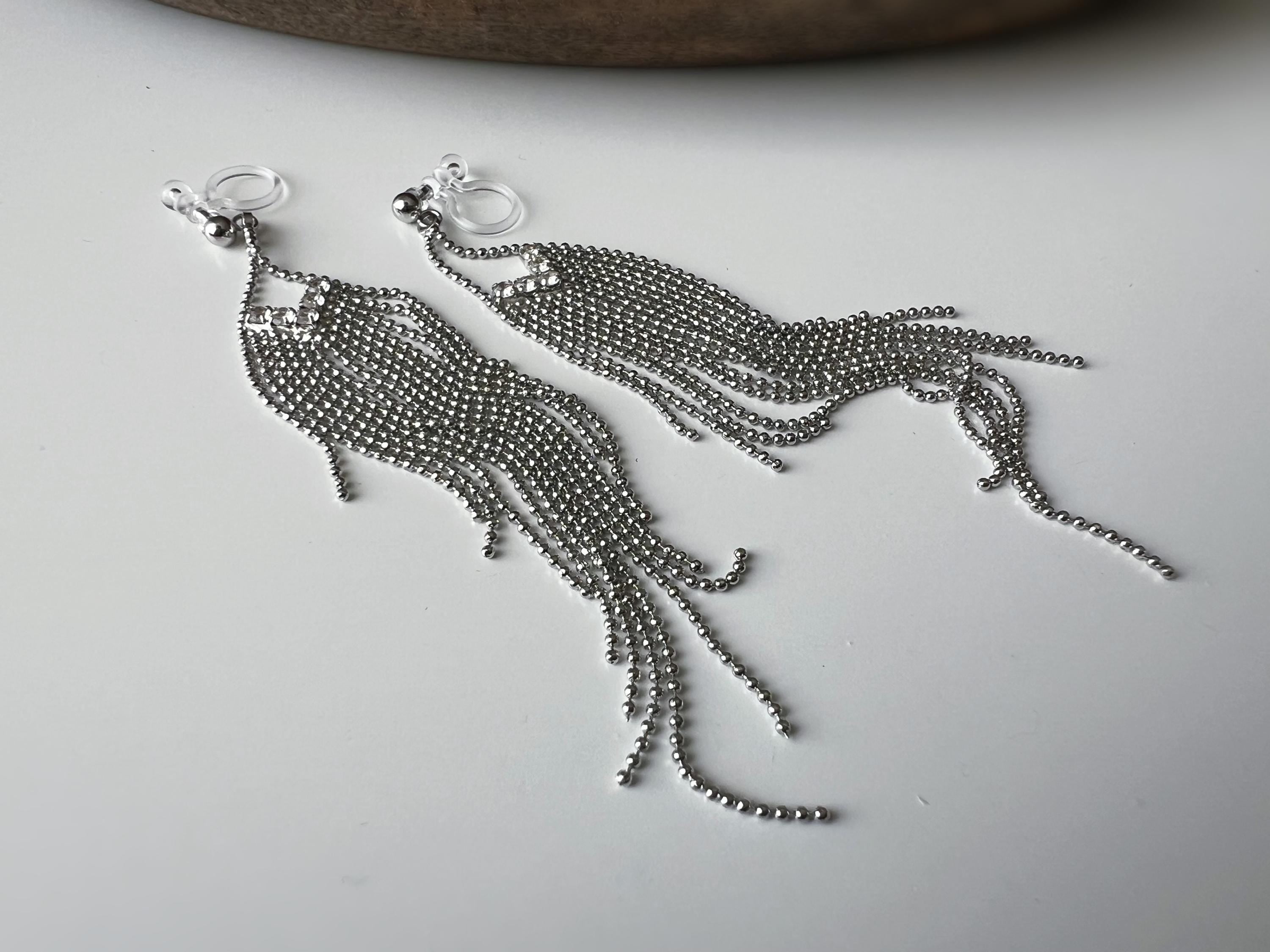 Longues Boucles d'oreilles CLIPS invisible, Tassel, Chaîne Perles Couleur Argenté, Strass. Clips d'oreilles. Bijoux quotidien.