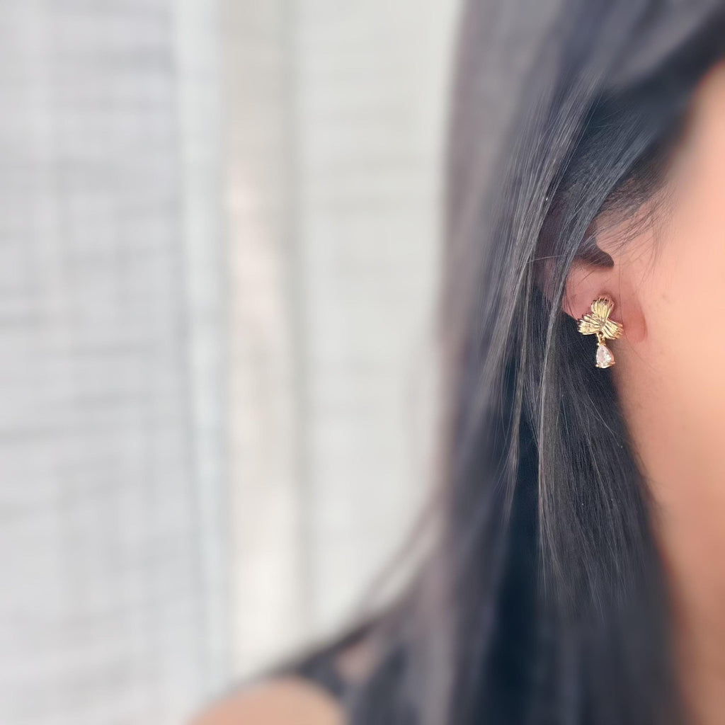 Boucles d'oreilles Clips INVISIBLES pendantes, feuilles couleur or Zircon goutte d'eau. clips d'oreilles confortable.