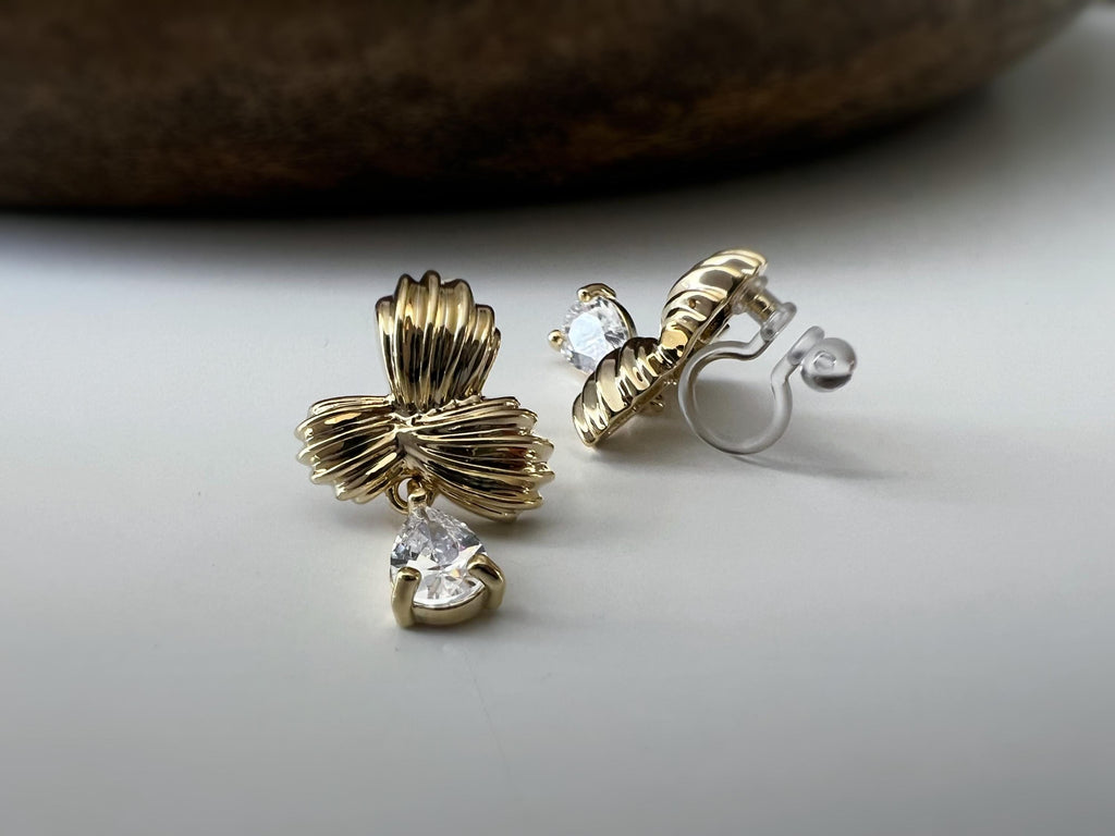 Boucles d'oreilles Clips INVISIBLES pendantes, feuilles couleur or Zircon goutte d'eau. clips d'oreilles confortable.