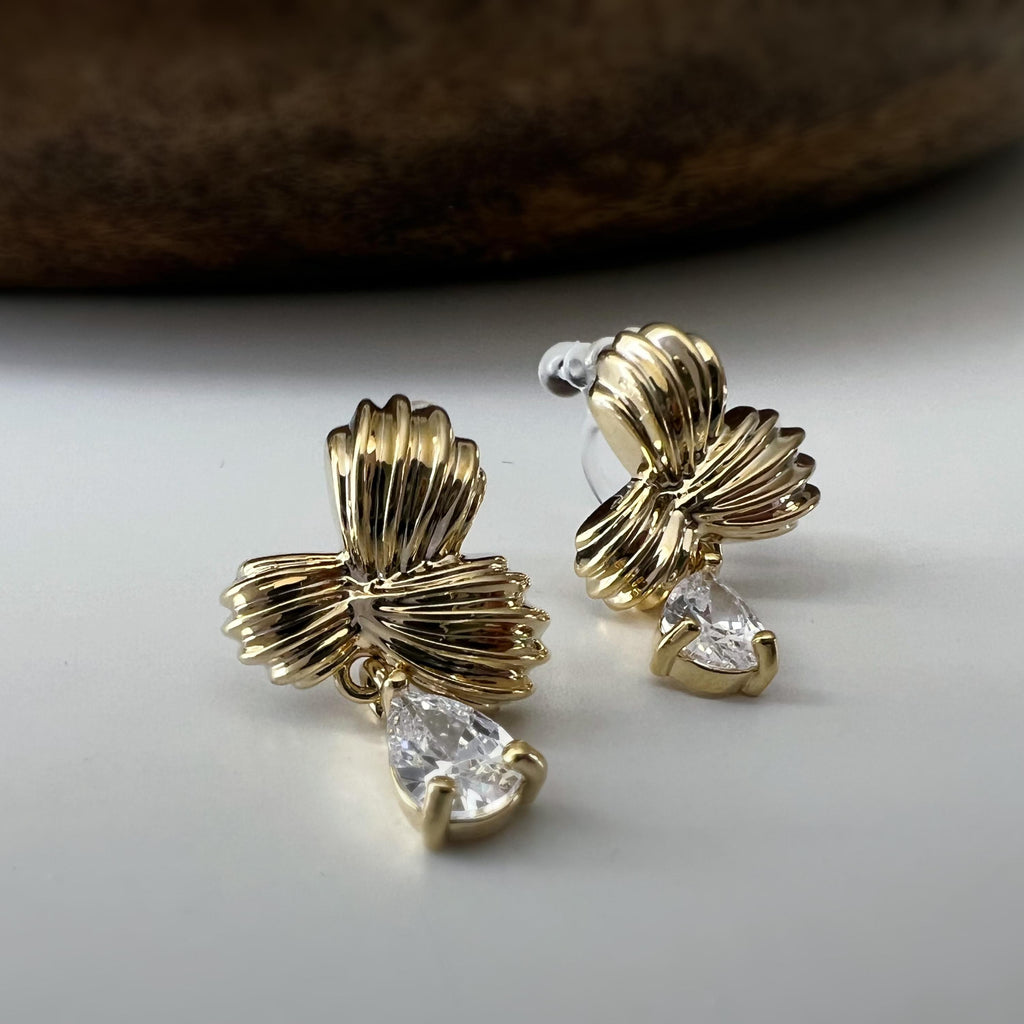 Boucles d'oreilles Clips INVISIBLES pendantes, feuilles couleur or Zircon goutte d'eau. clips d'oreilles confortable.