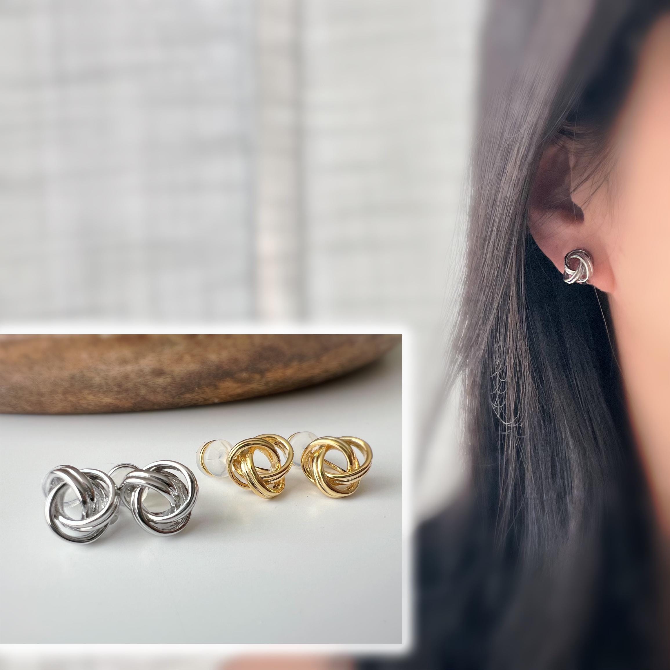 Boucles d’oreilles clip nœud élégant, disponibles en doré ou argenté, pour un style intemporel et raffiné sans oreilles percées.