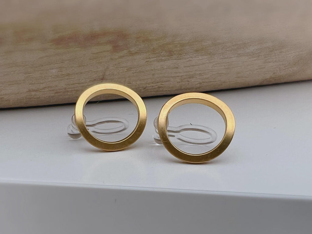 INVISIBLES Clip-on Earrings Matte Gold Color Circle, Comfortable Ear Clips, Minimalist Daily Jewelry.