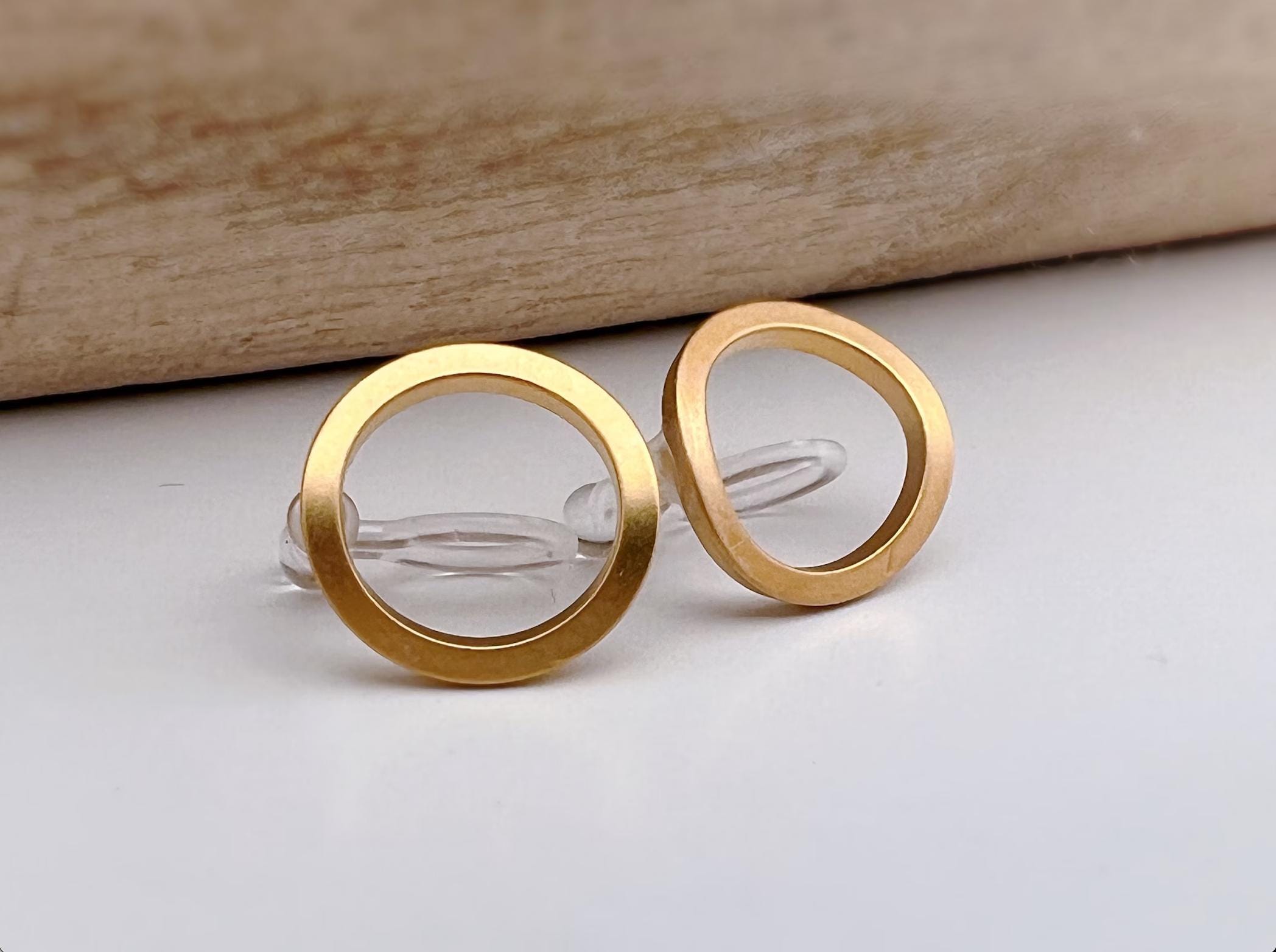 INVISIBLES Clip-on Earrings Matte Gold Color Circle, Comfortable Ear Clips, Minimalist Daily Jewelry.