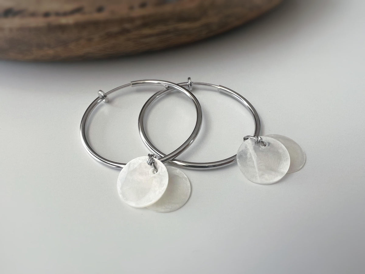 Clips d'oreille Créoles 2-EN-1 CLIPS anneaux Or/ Argent 40mm pendentif nacré amovible. Confortables raffinées une touche chic sans perçage.