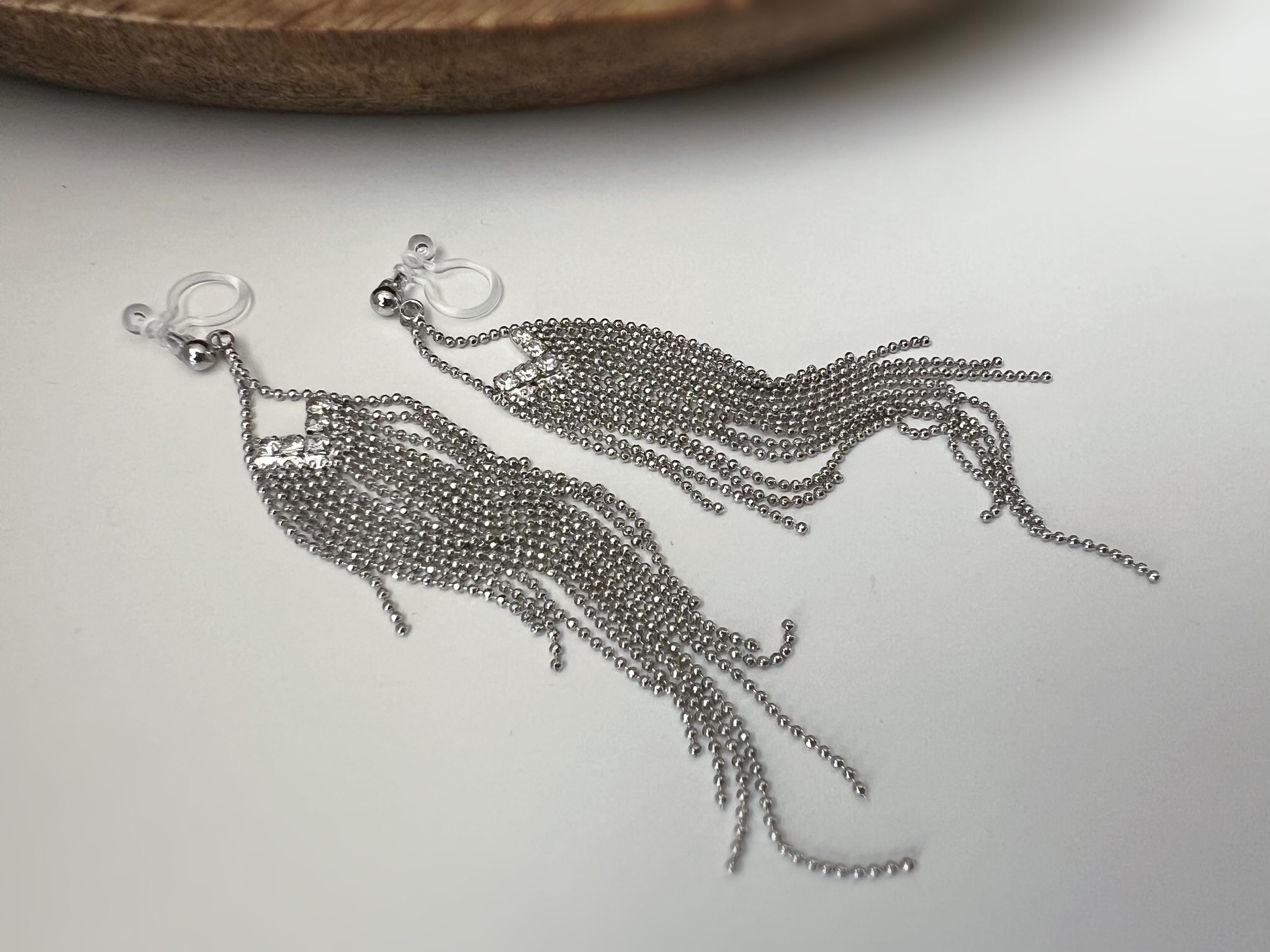 Longues Boucles d'oreilles CLIPS invisible, Tassel, Chaîne Perles Couleur Argenté, Strass. Clips d'oreilles. Bijoux quotidien.