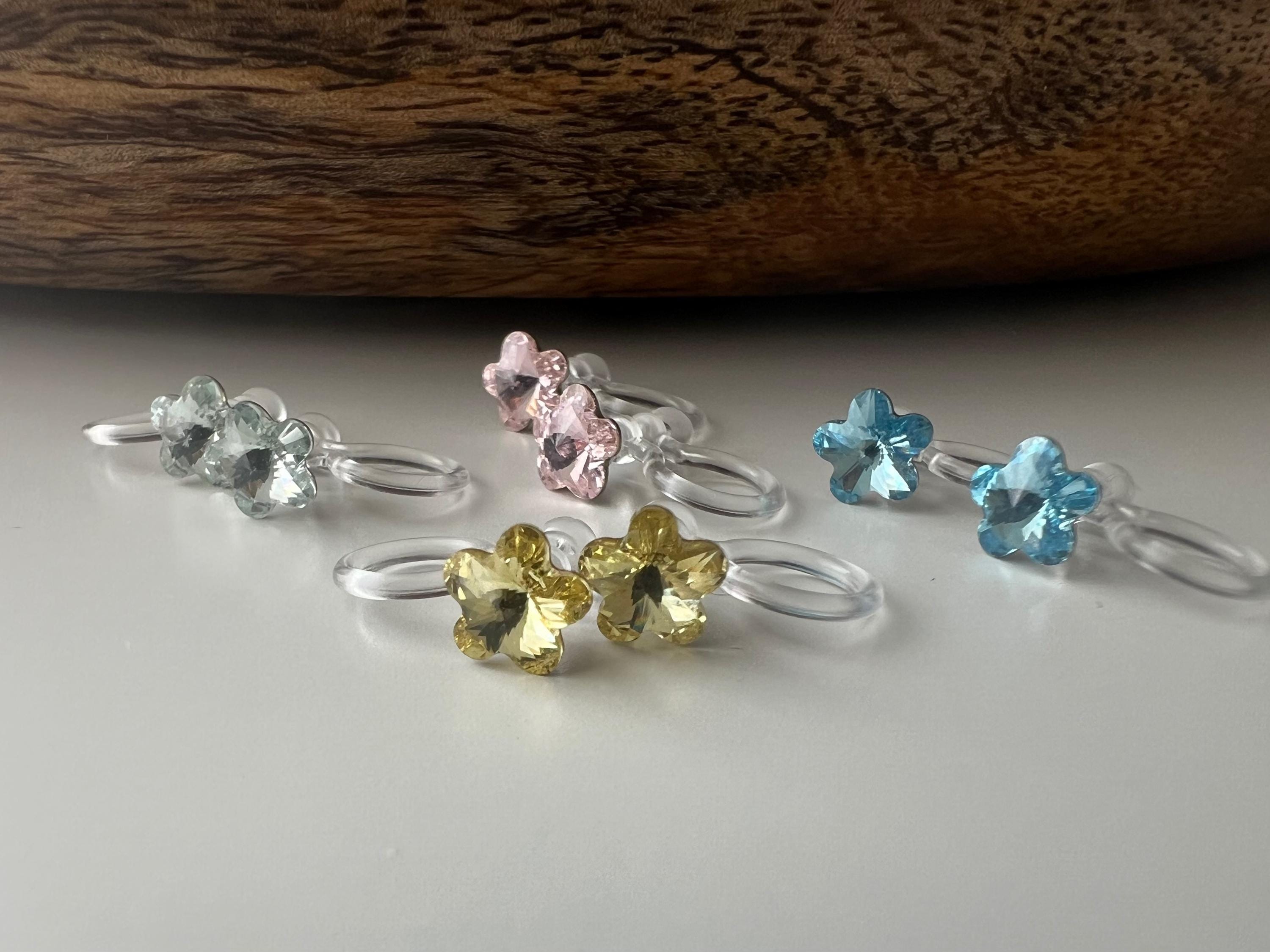 Sweet Mini Fleur Cristaux PureCrystal Boucles d’oreilles clip légères et confortables, idéales pour illuminer vos tenues sans perçage.