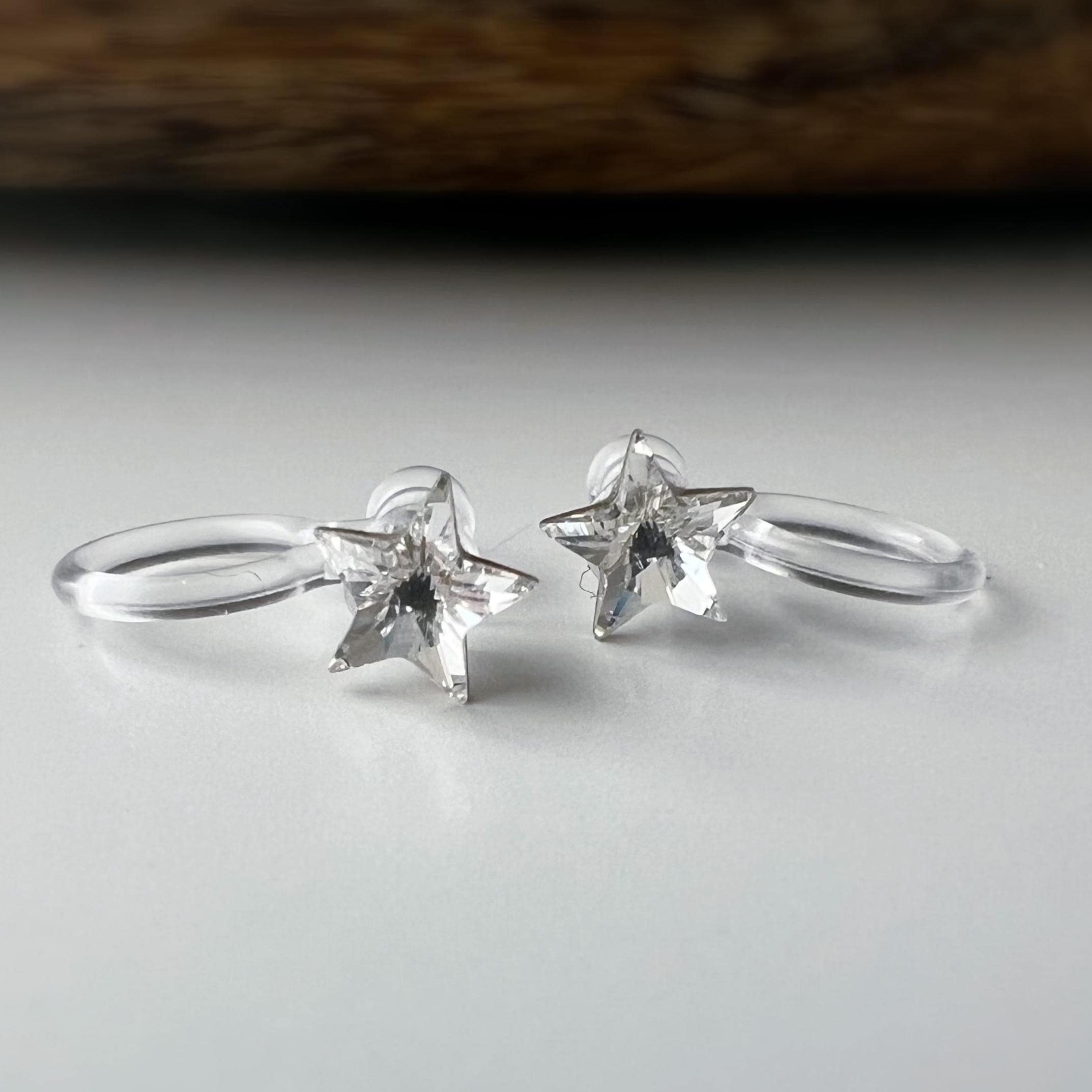 Mini étoile Cristaux PureCrystal Boucles d’oreilles clip légères et confortables, idéales pour illuminer vos tenues sans perçage.