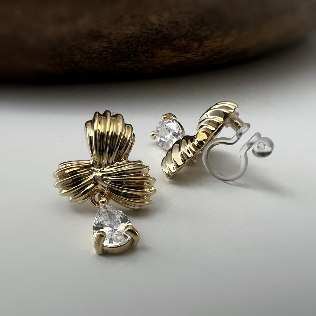 Boucles d'oreilles Clips INVISIBLES pendantes, feuilles couleur or Zircon goutte d'eau. clips d'oreilles confortable.